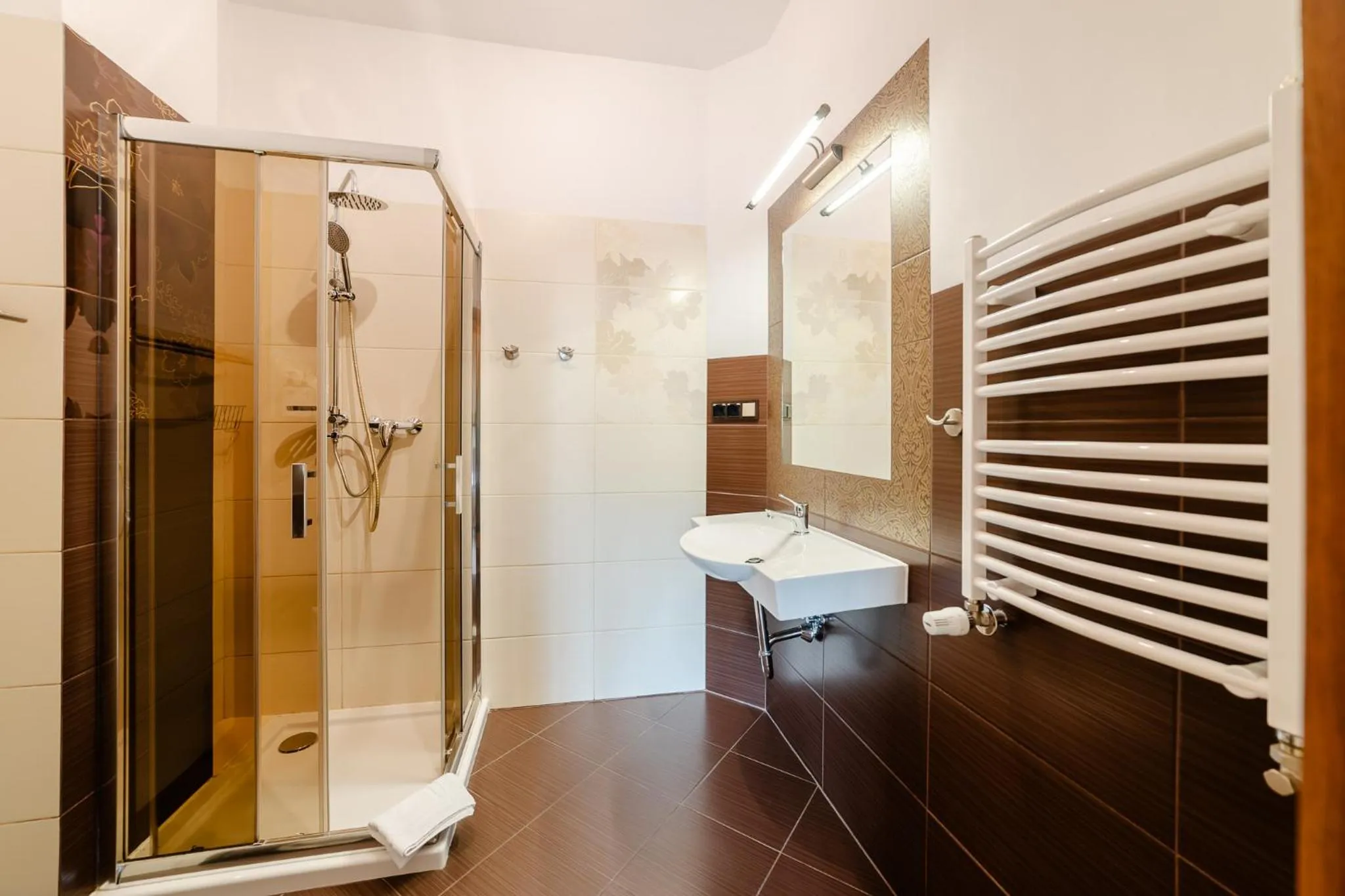 Shower in RetroHouse - wypoczynek dla dorosłych, B&B