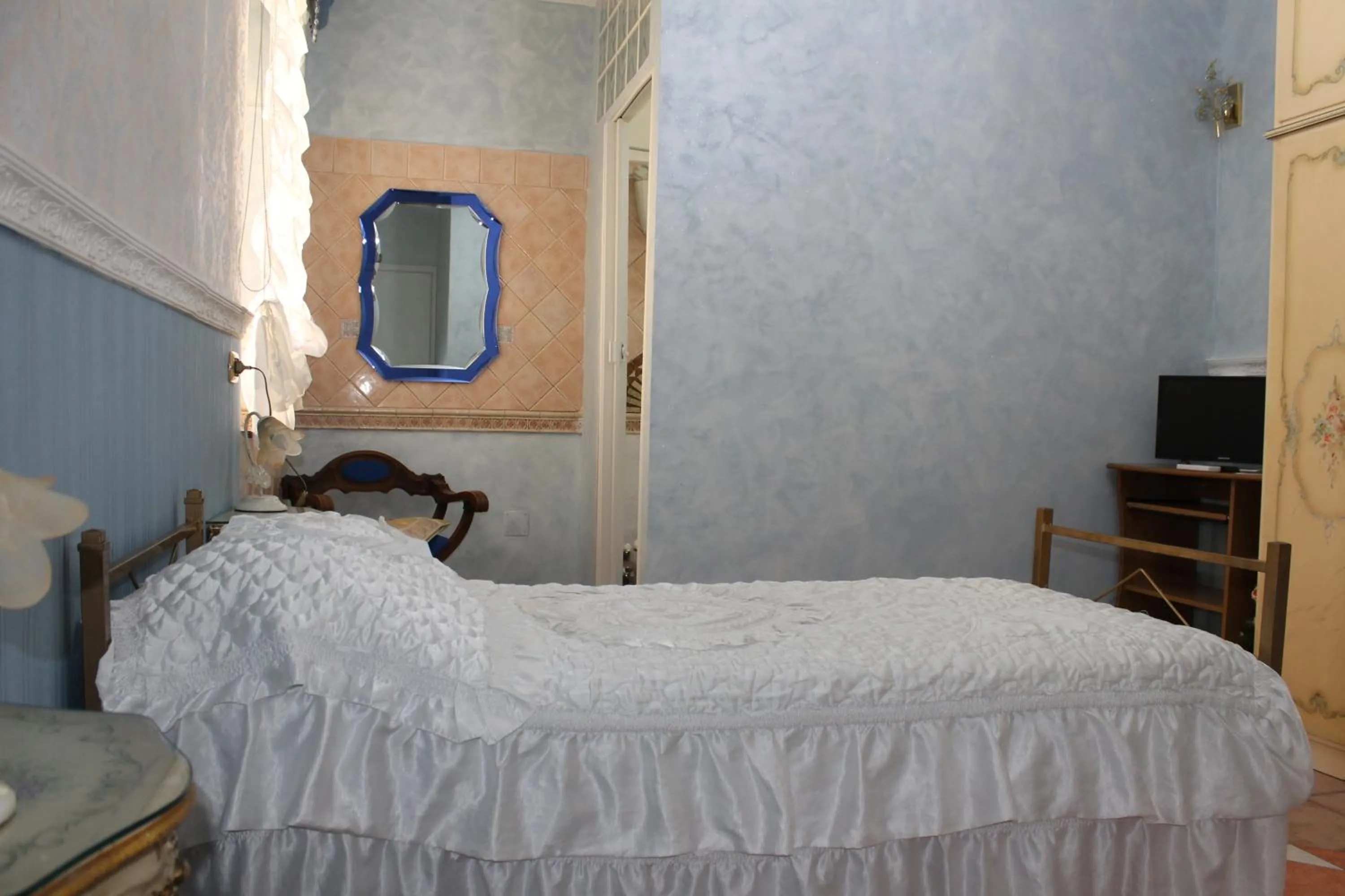Bed in San Peter's Golden Rooms