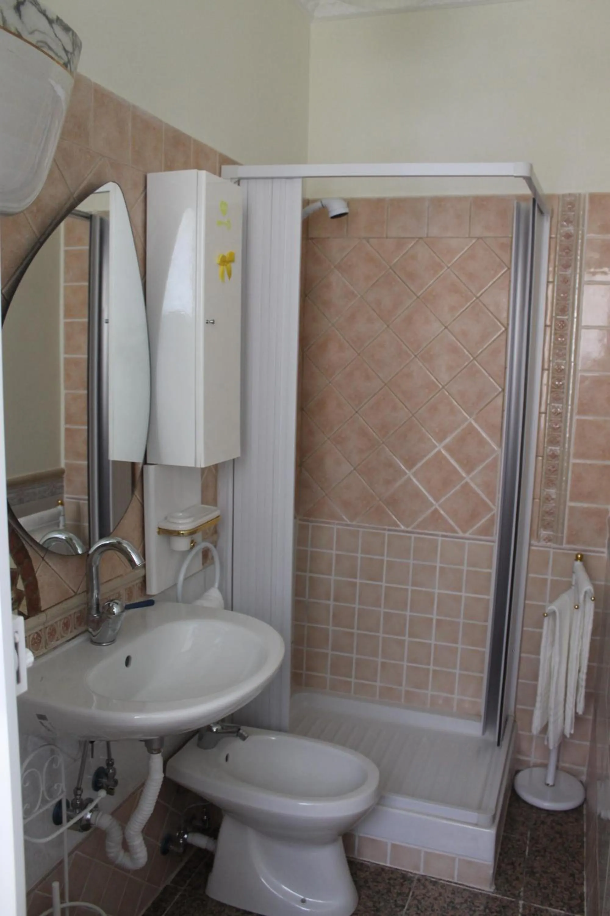 Bathroom in San Peter's Golden Rooms