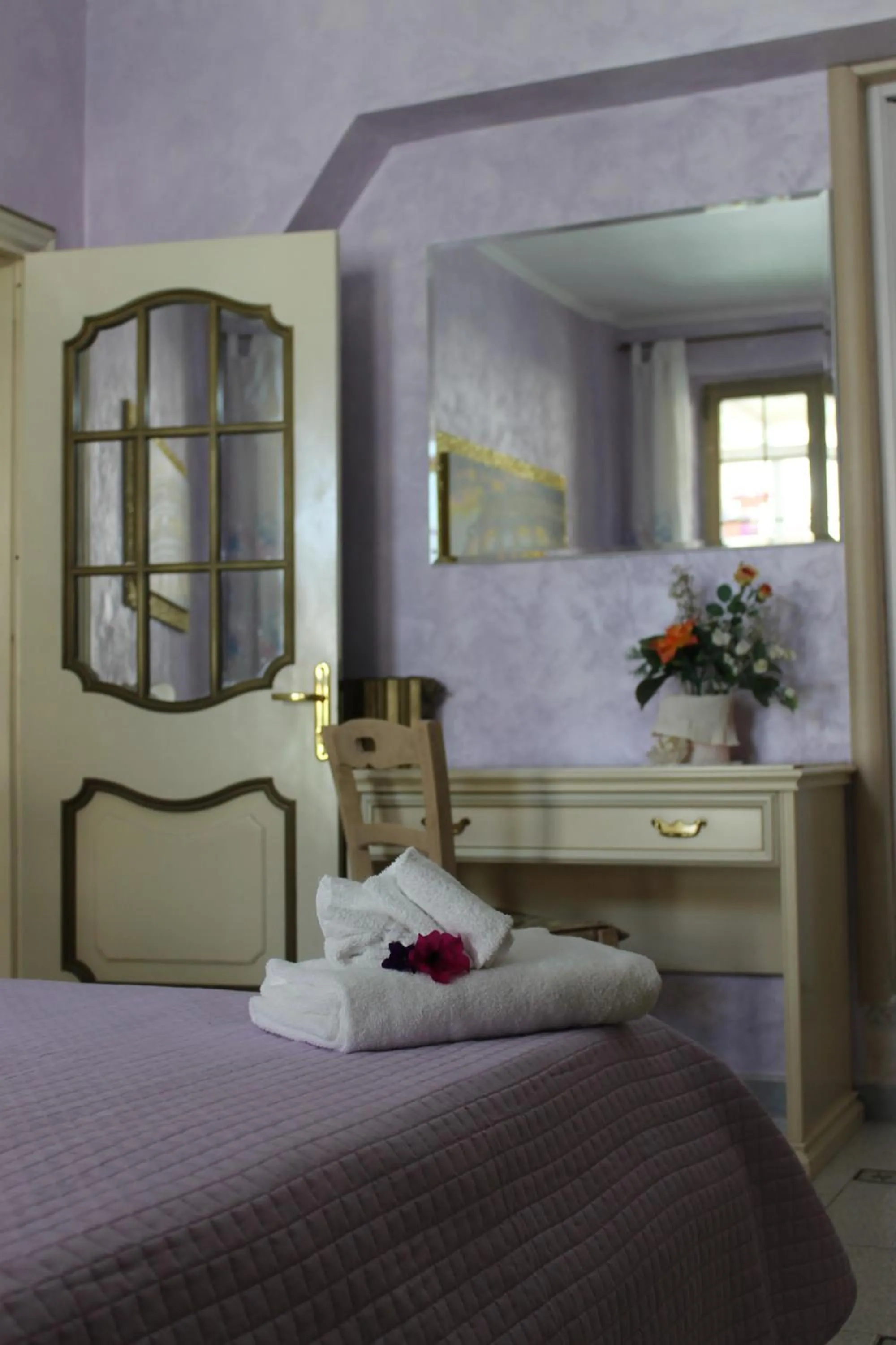 Decorative detail, Bed in San Peter's Golden Rooms