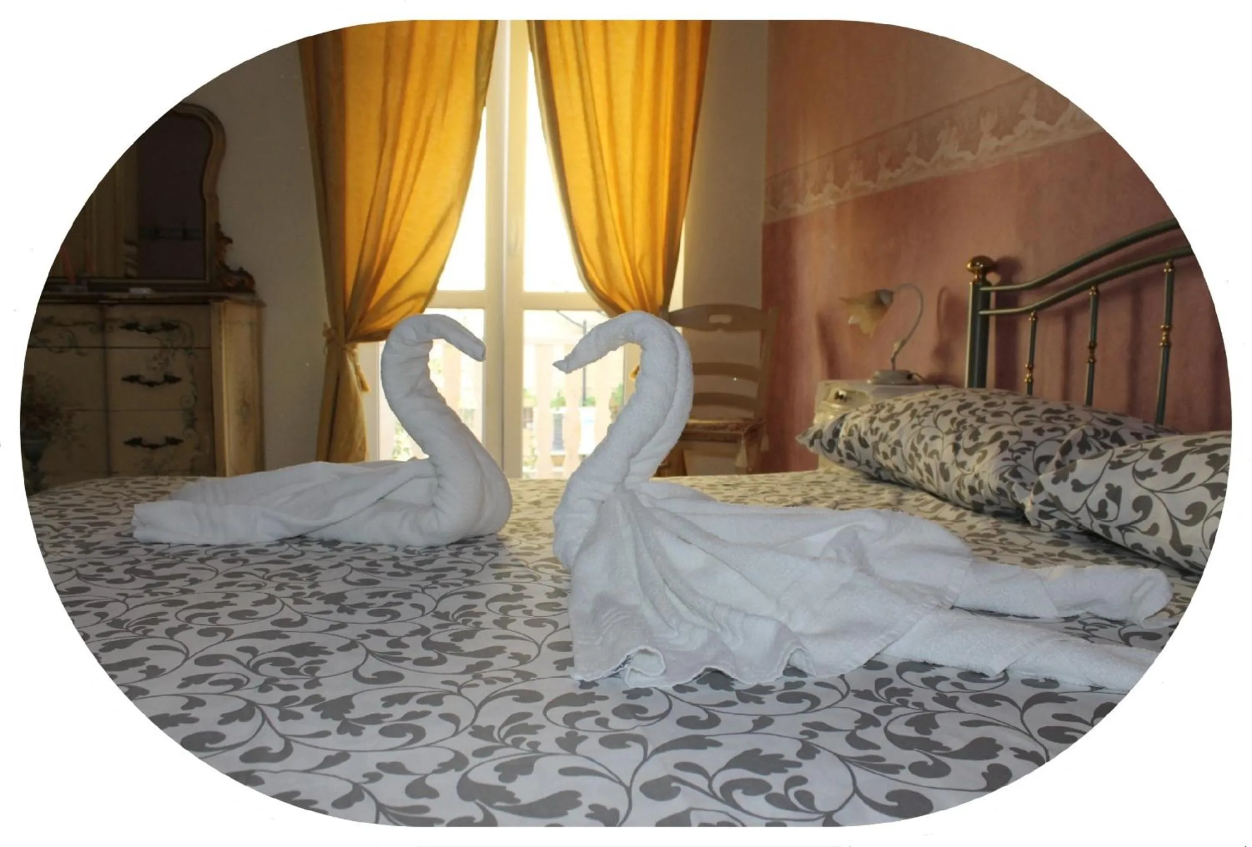 Bed in San Peter's Golden Rooms