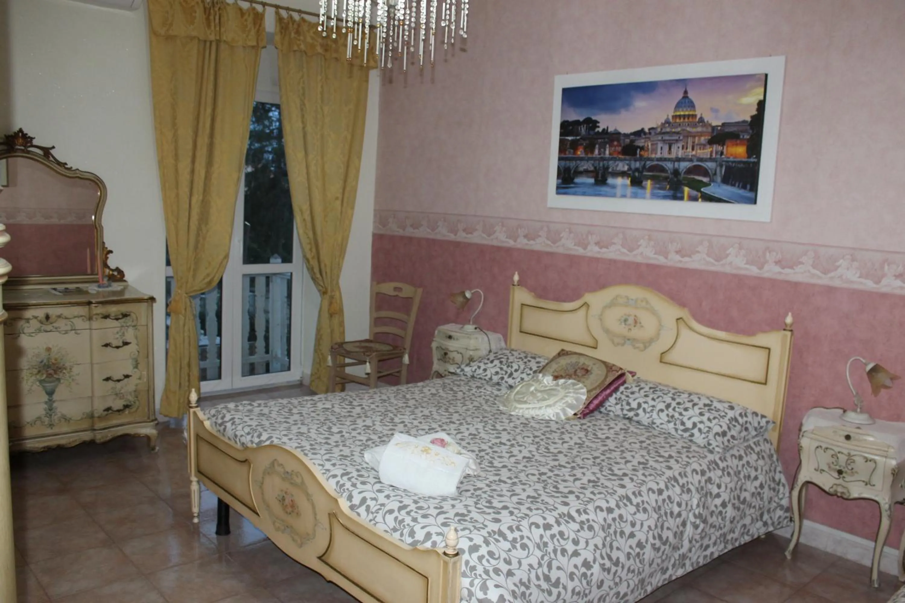 Bed in San Peter's Golden Rooms