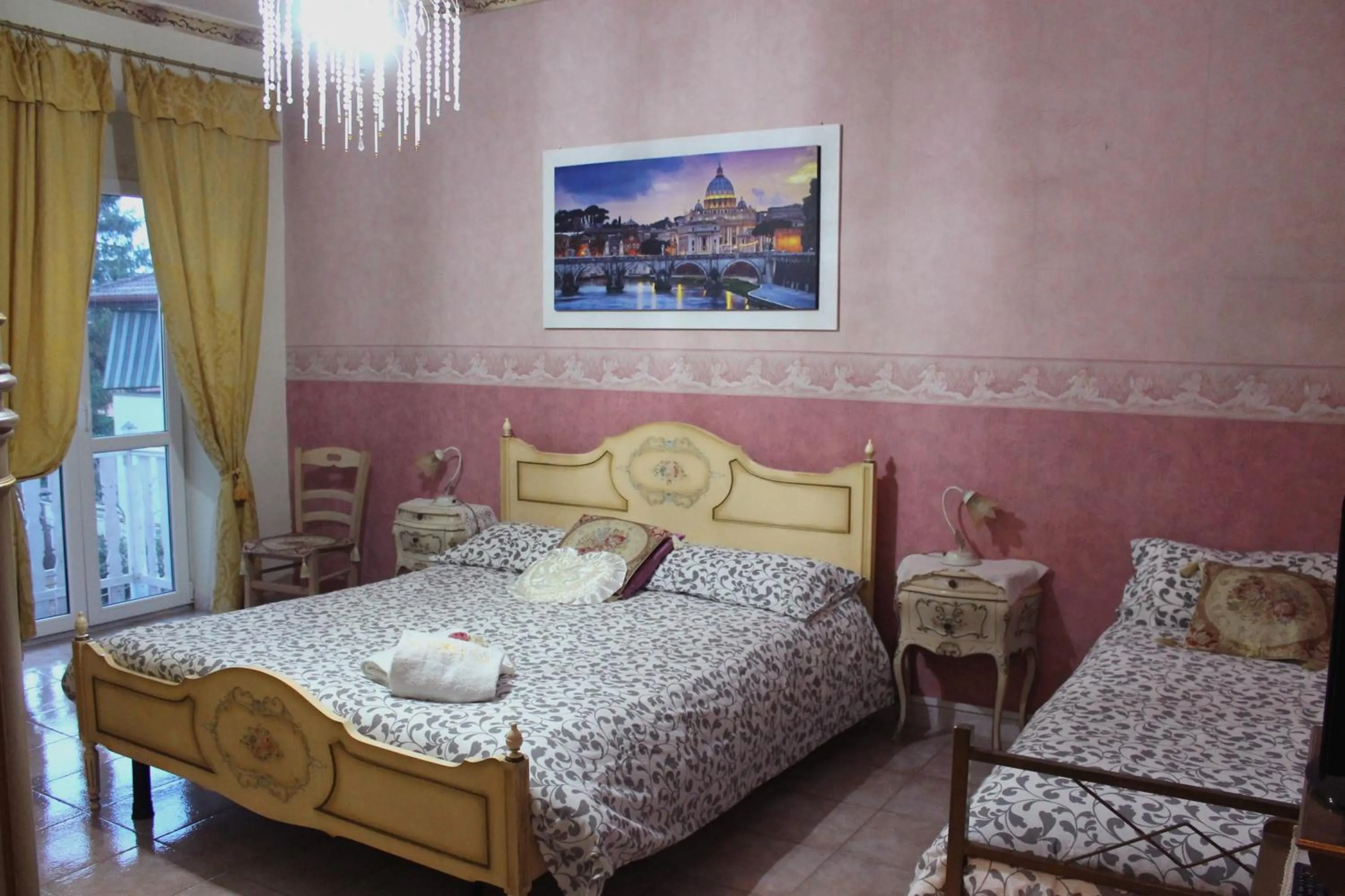 Bed in San Peter's Golden Rooms