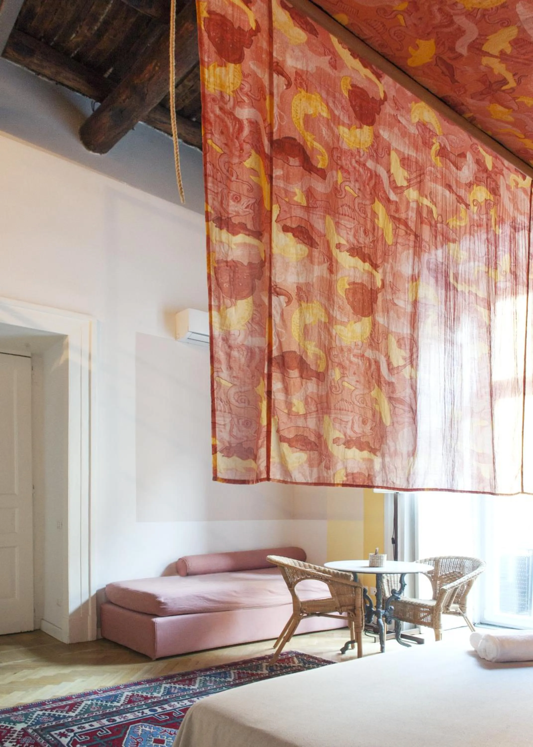 Seating area in SuperOtium