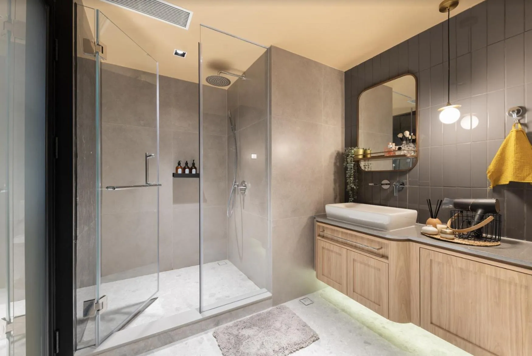 Bathroom in Dash Living on Prat