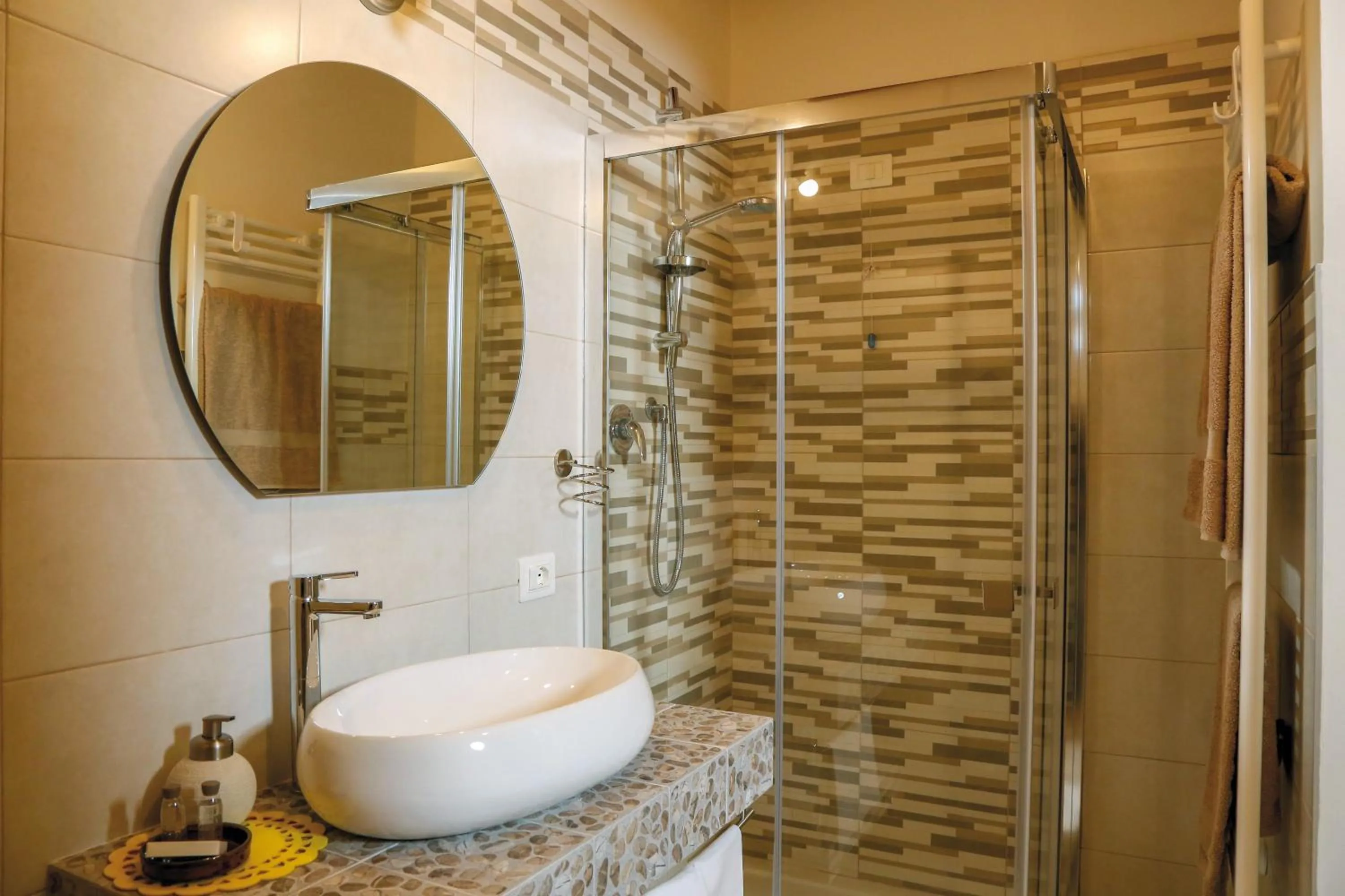 Shower in Le mansardine