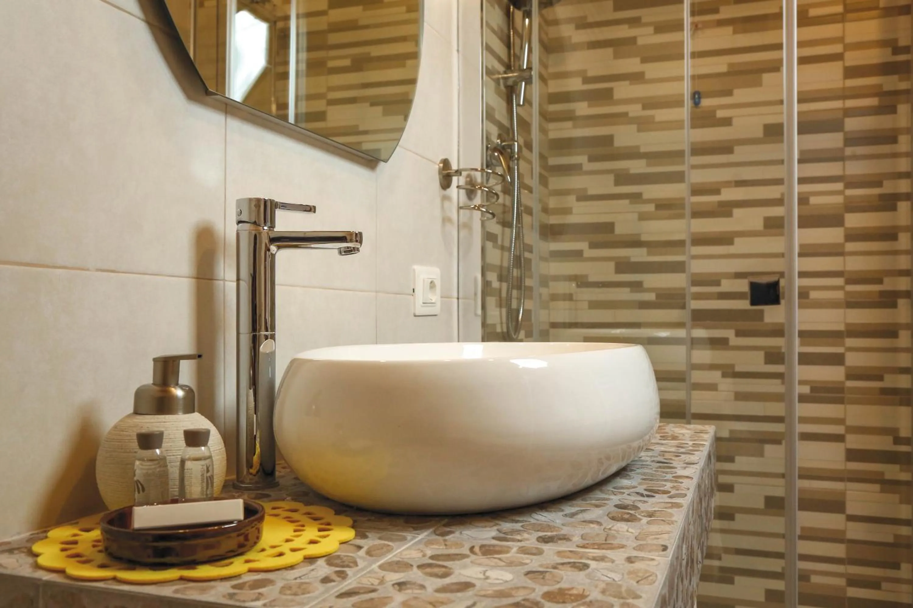 Shower in Le mansardine