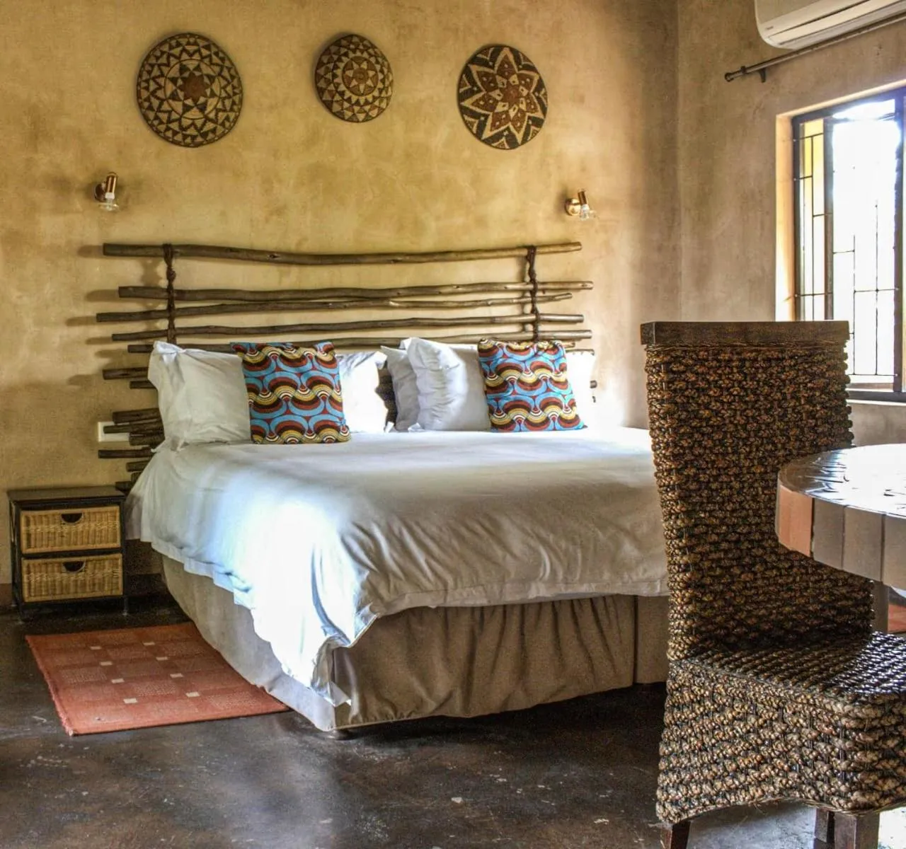 Photo of the whole room, Bed in AmaZulu Lodge