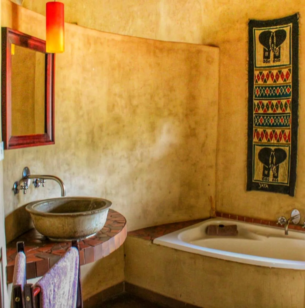 Bathroom in AmaZulu Lodge