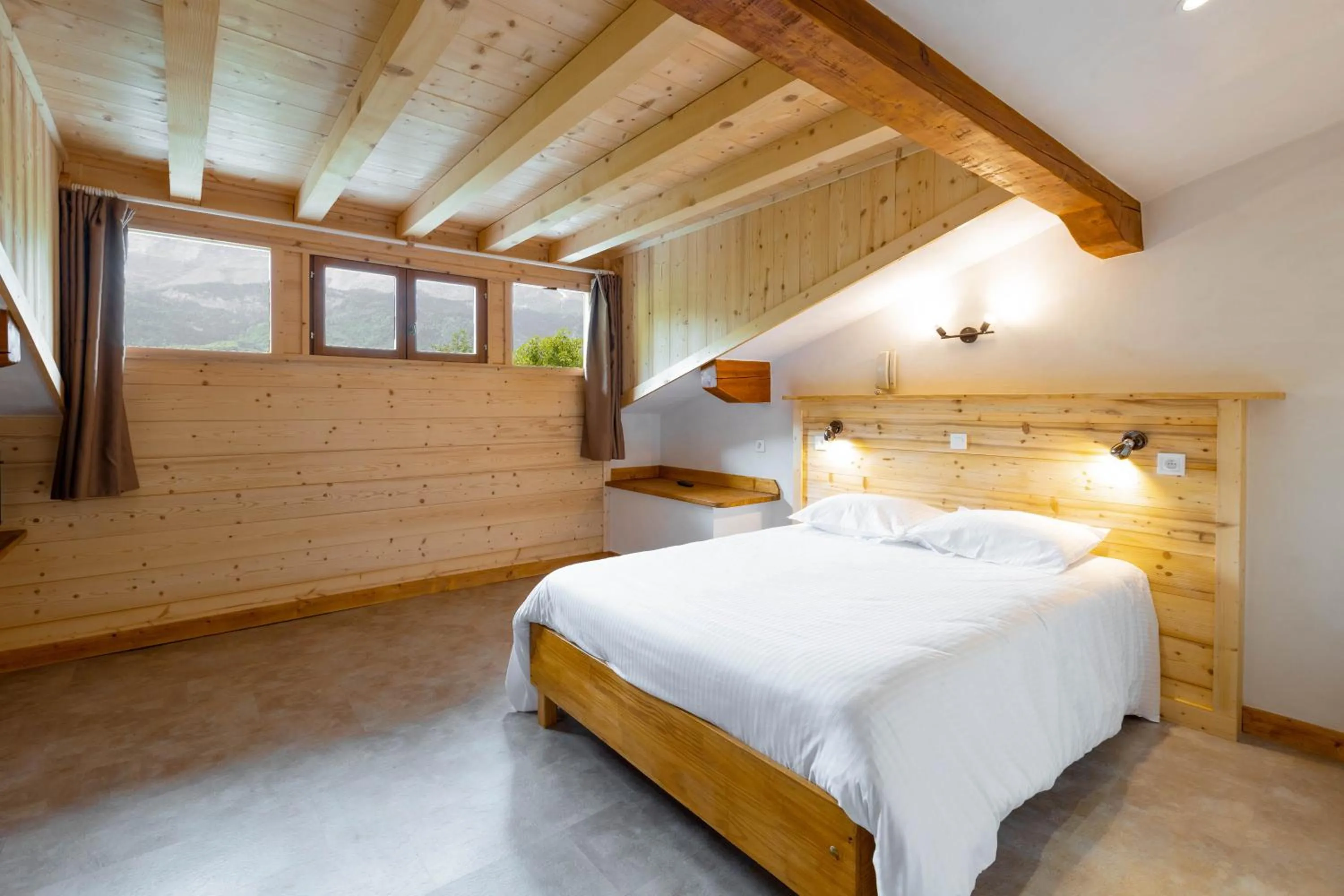 Photo of the whole room, Bed in Fontaine du Mont Blanc Hotel & Spa