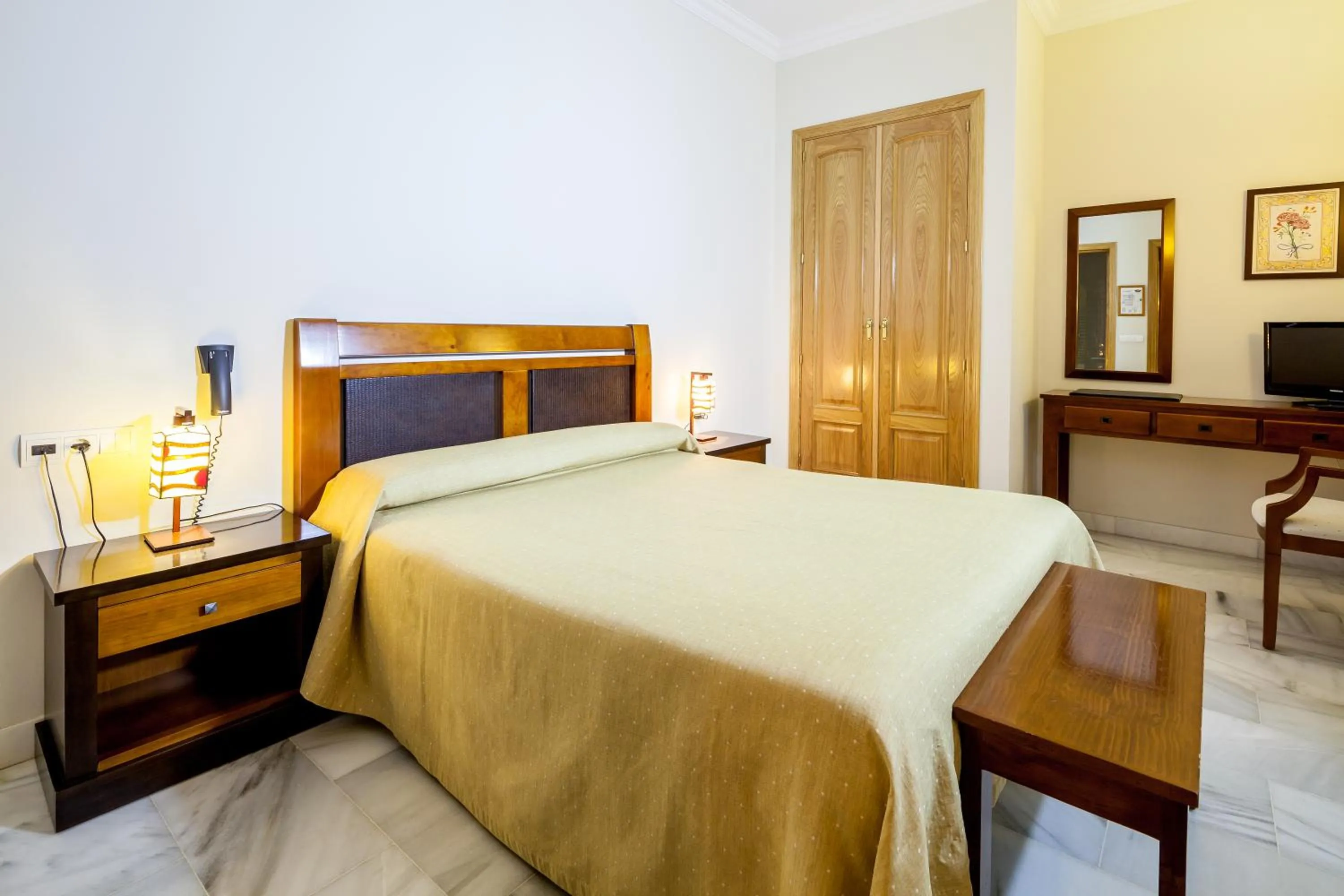 Photo of the whole room, Bed in Hotel Las Casas del Duque