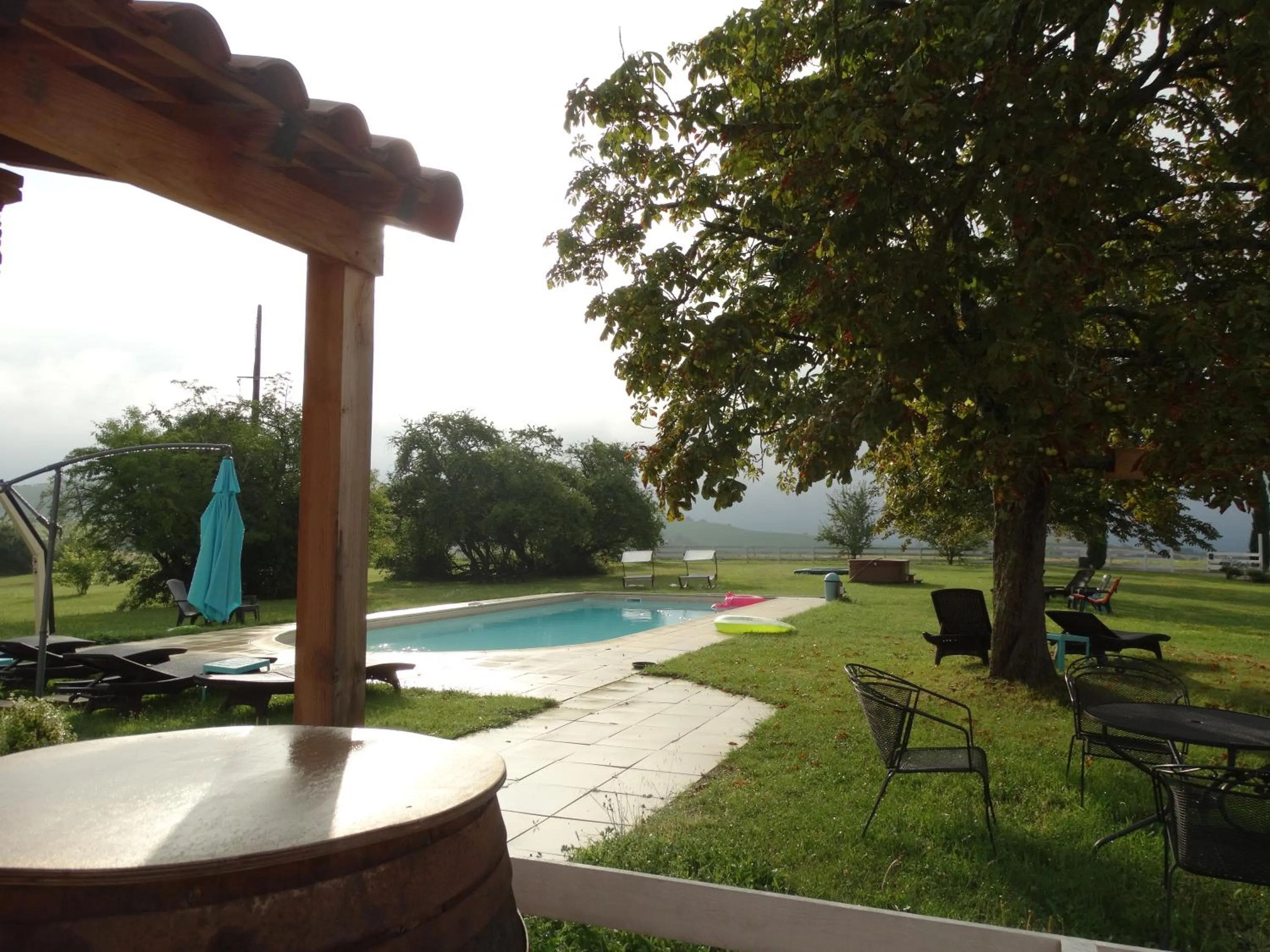 Swimming pool in residence la Salamandre kamers