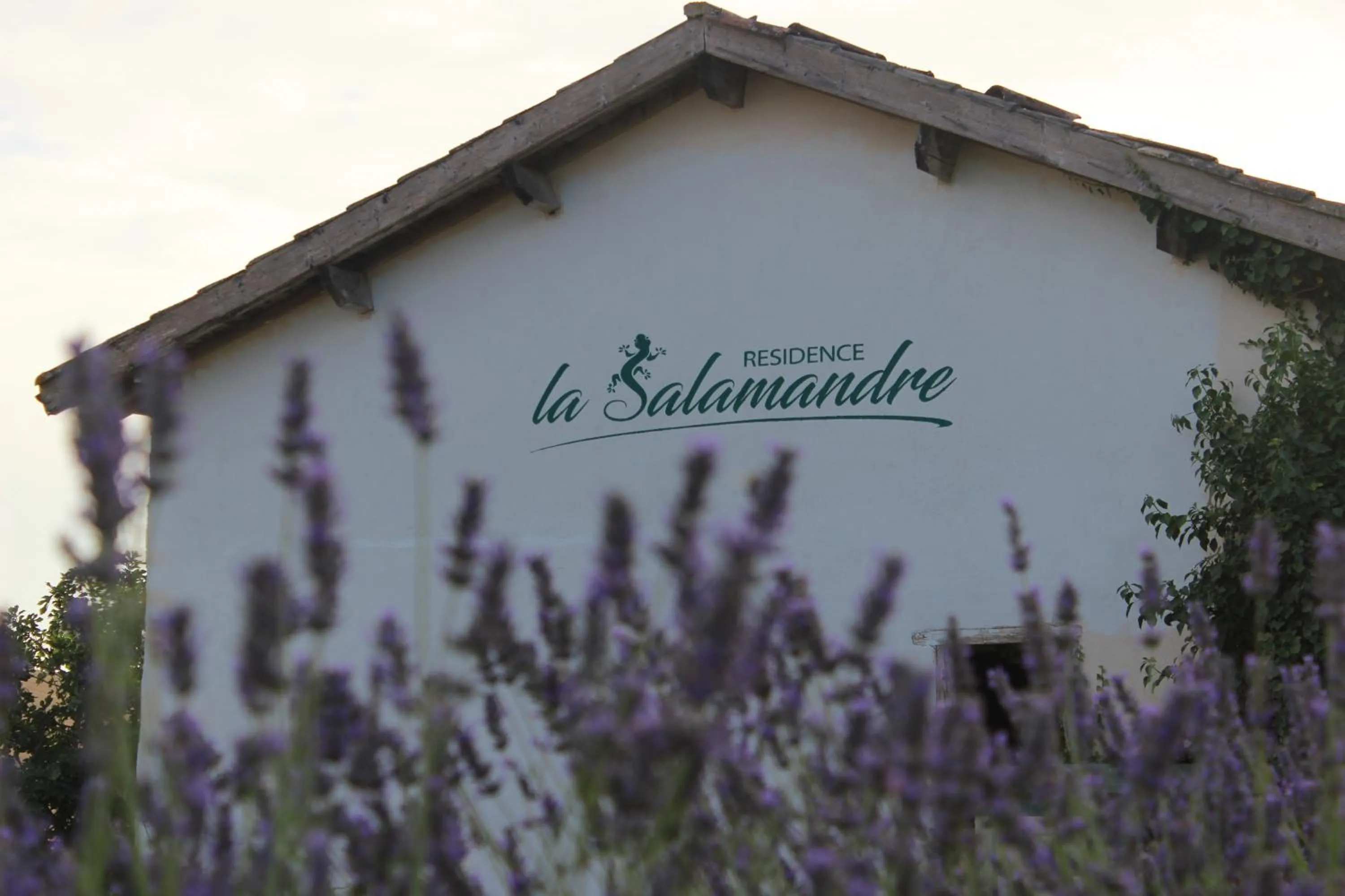 Property logo or sign in residence la Salamandre kamers