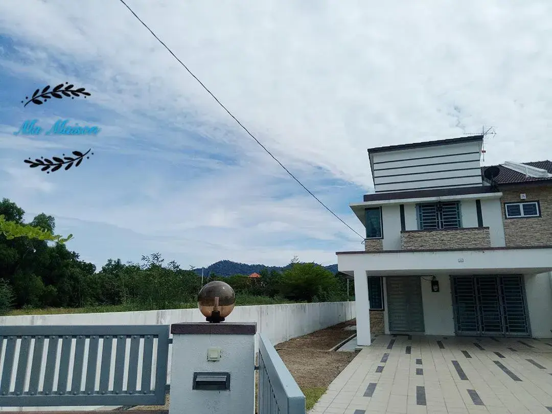 Property building in Sri Manjung Ma Maison Homestay Property building in Sri Manjung Ma Maison Homestay