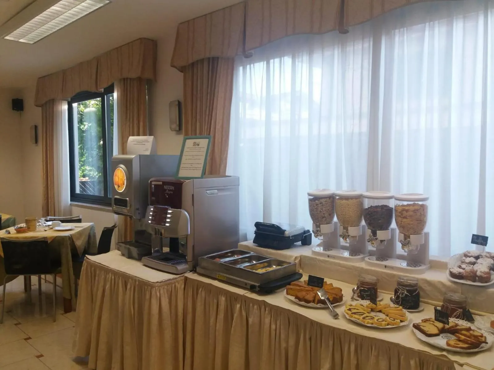 Breakfast in Hotel Maita