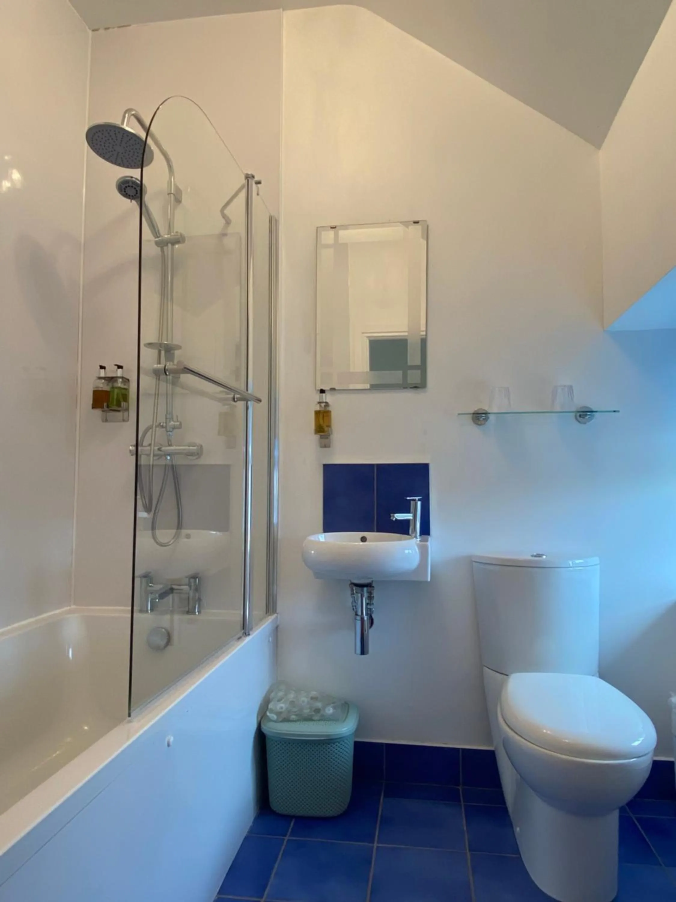 Bathroom in The Gordon Arms Restaurant with Rooms