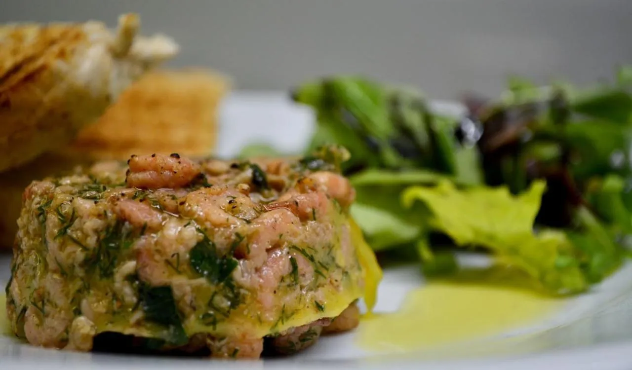 Food and drinks in The Gordon Arms Restaurant with Rooms