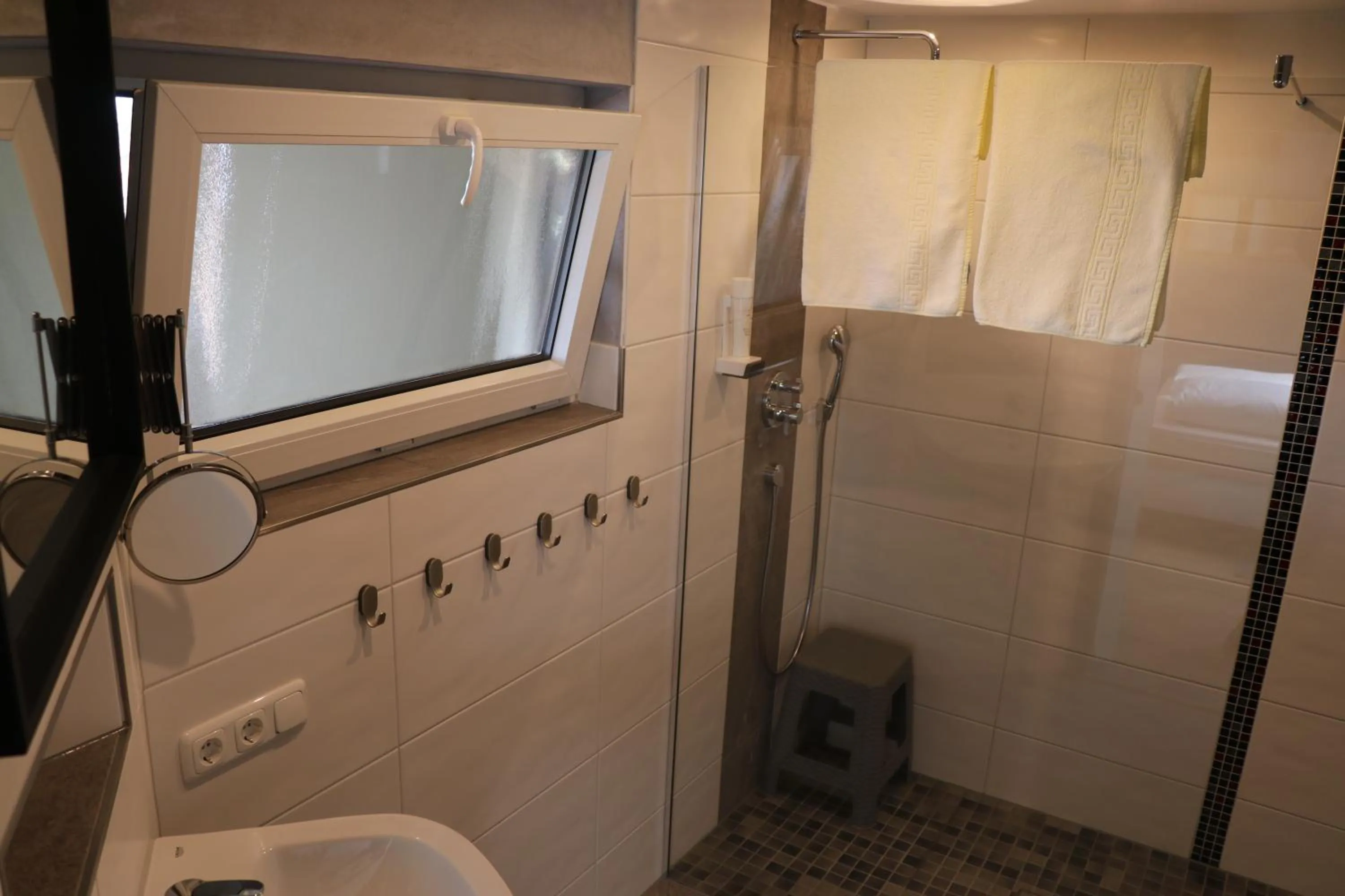 Shower in Gasthof Post