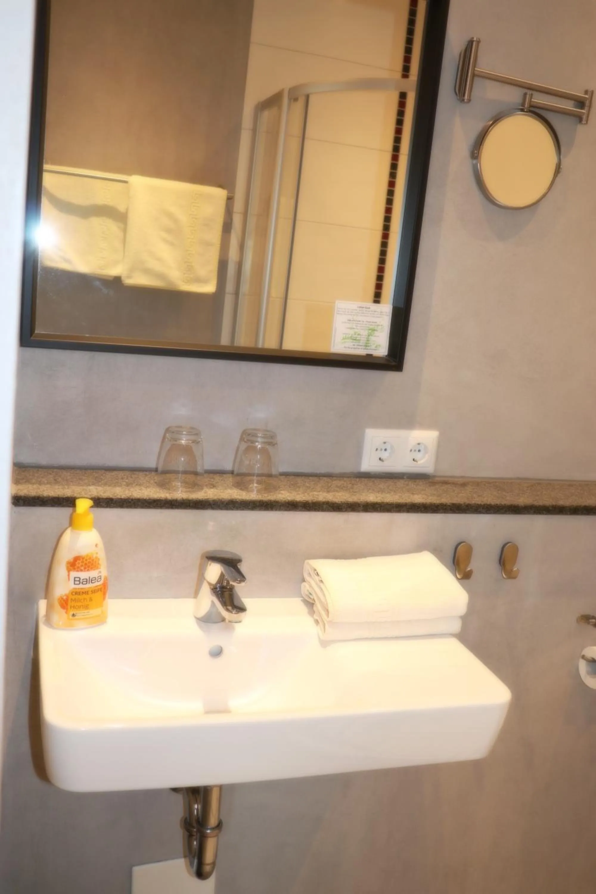 Shower in Gasthof Post