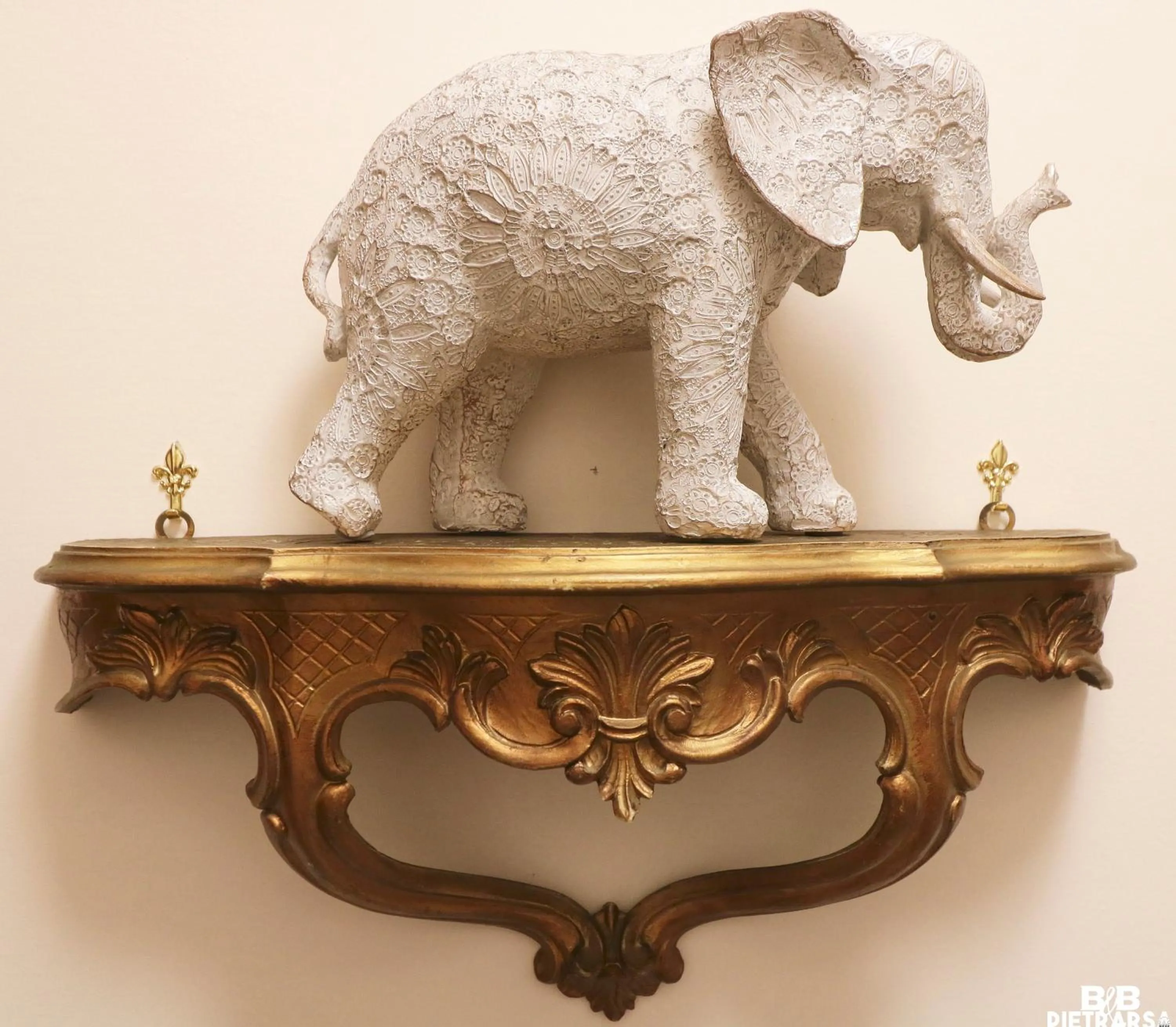 Decorative detail in B&B Pietrarsa