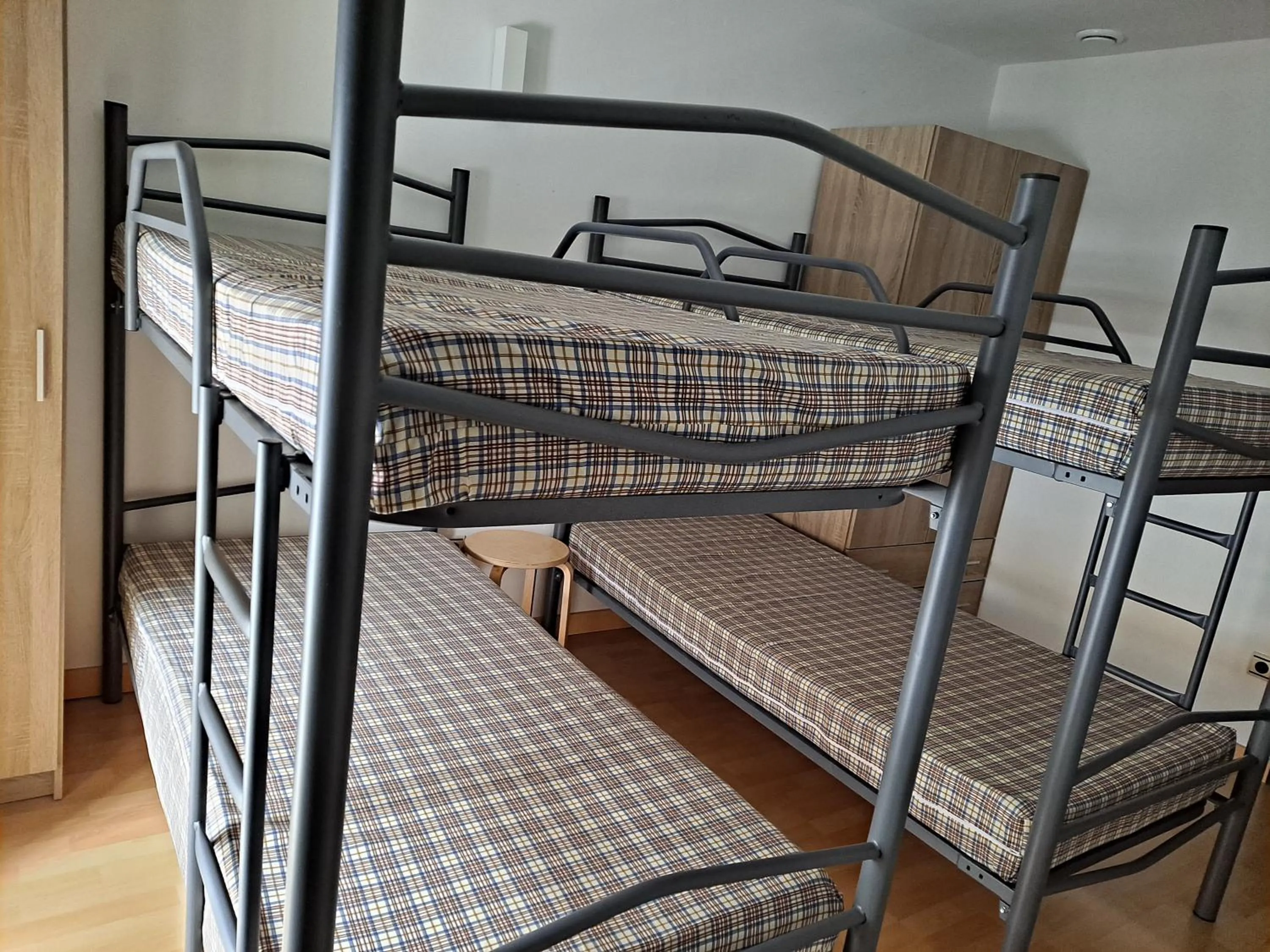 bunk bed in Albergue de Benabarre-CALUMET