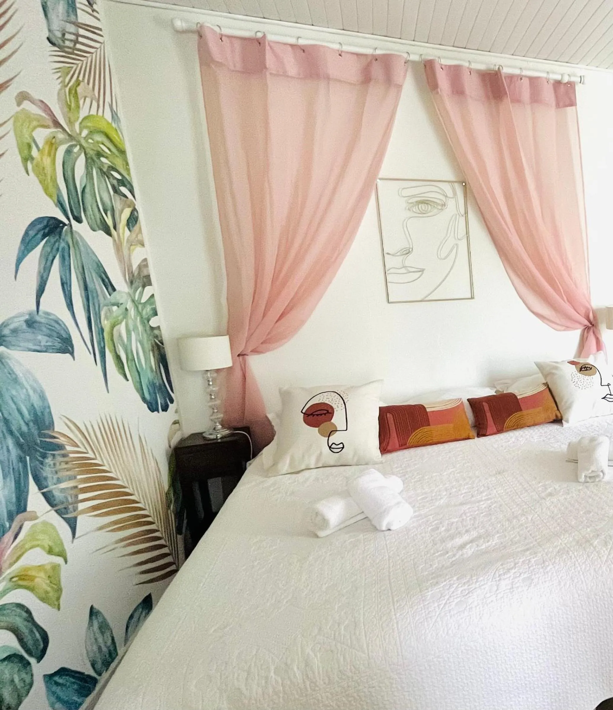 Bed in Hotel Des Artistes