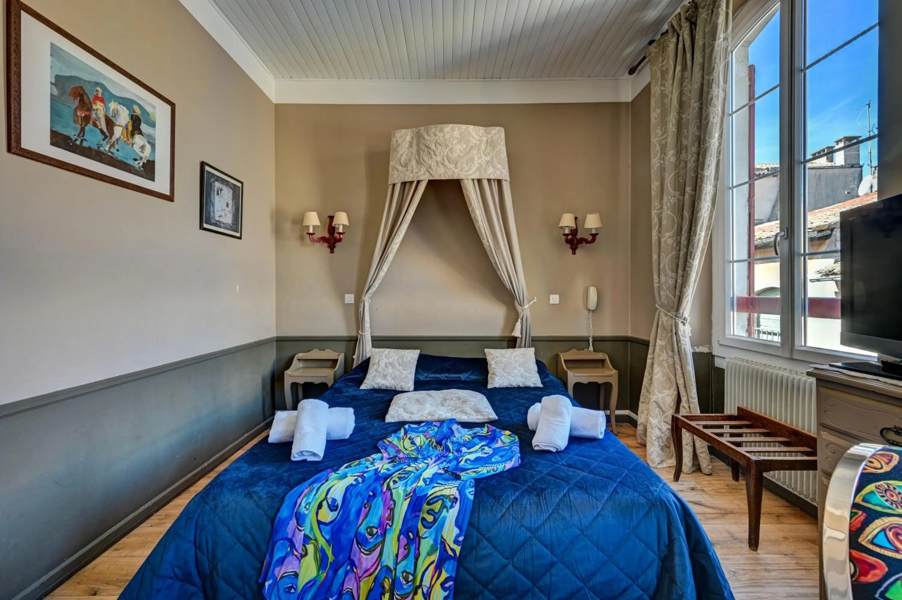 Photo of the whole room, Bed in Hotel Des Artistes