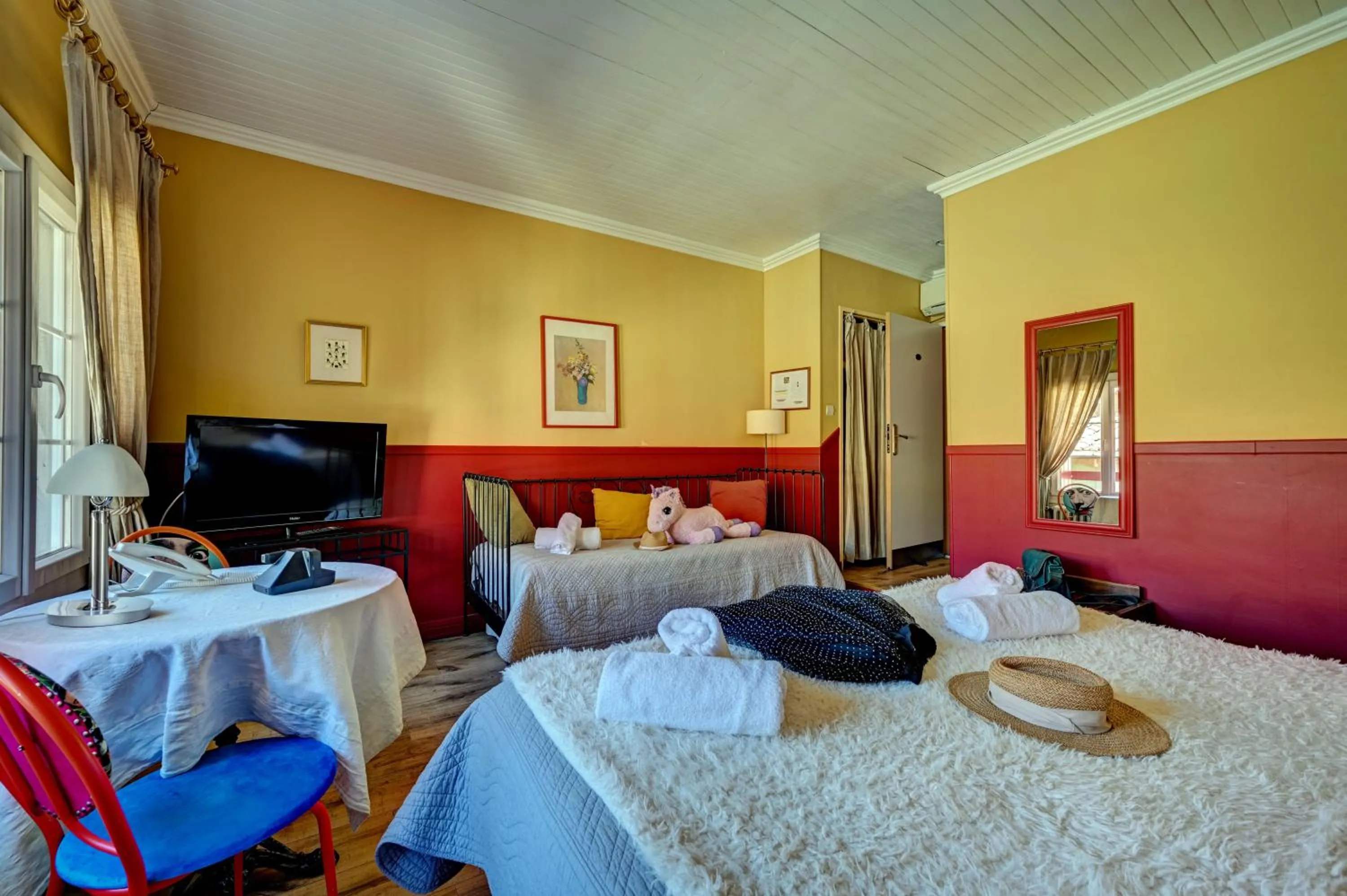 Photo of the whole room, Bed in Hotel Des Artistes