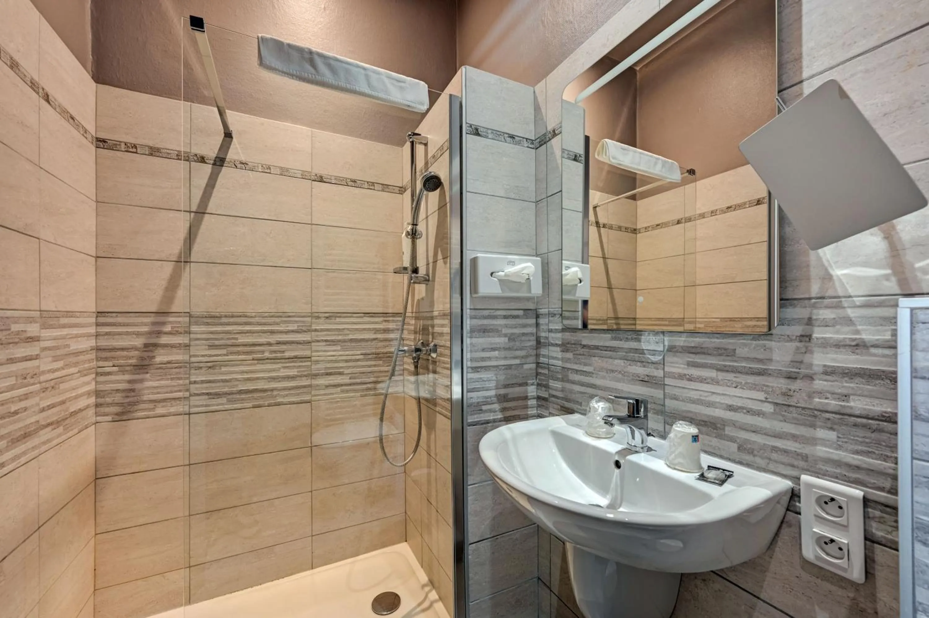 Bathroom in Hotel Des Artistes