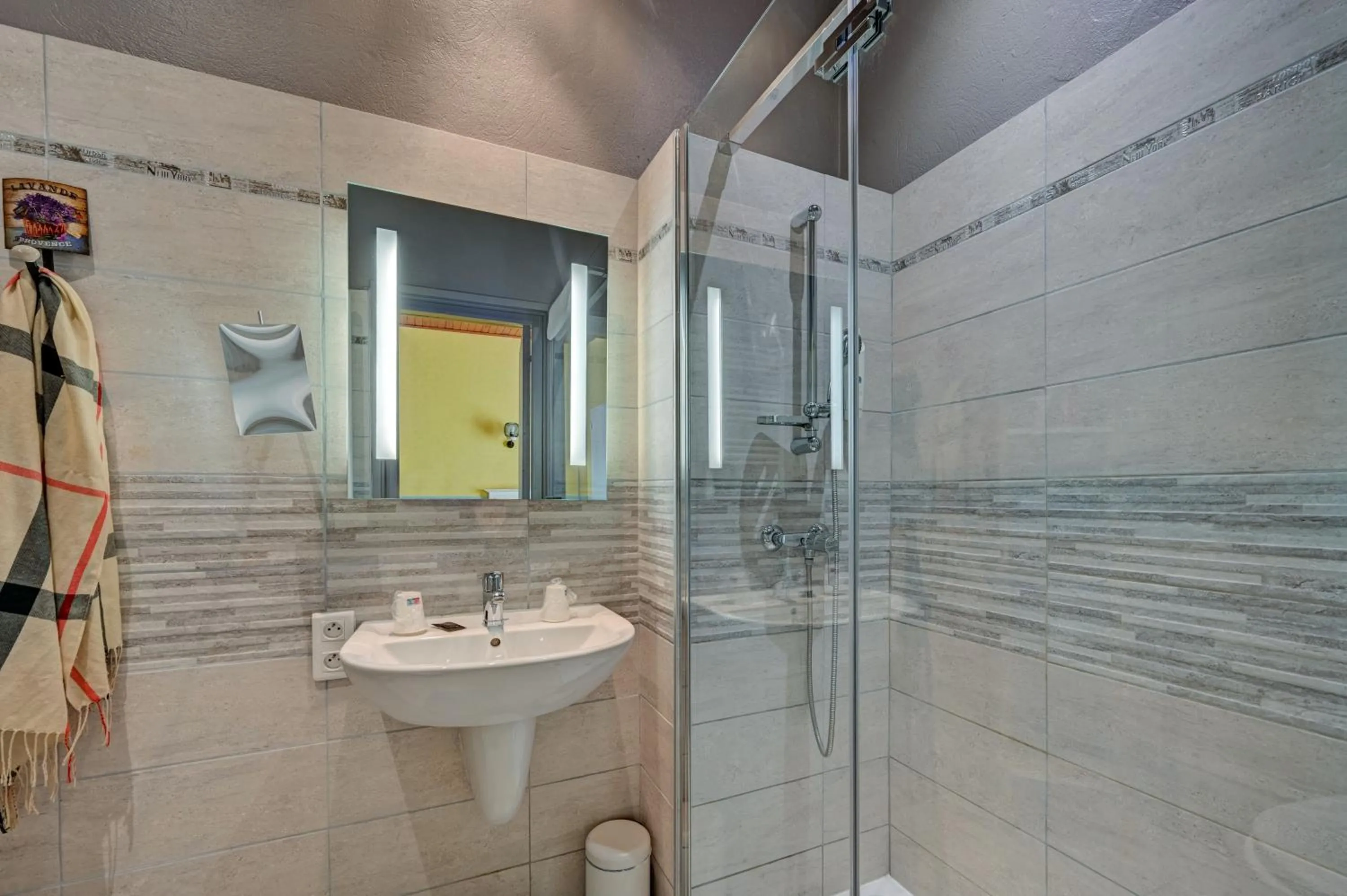 Bathroom in Hotel Des Artistes