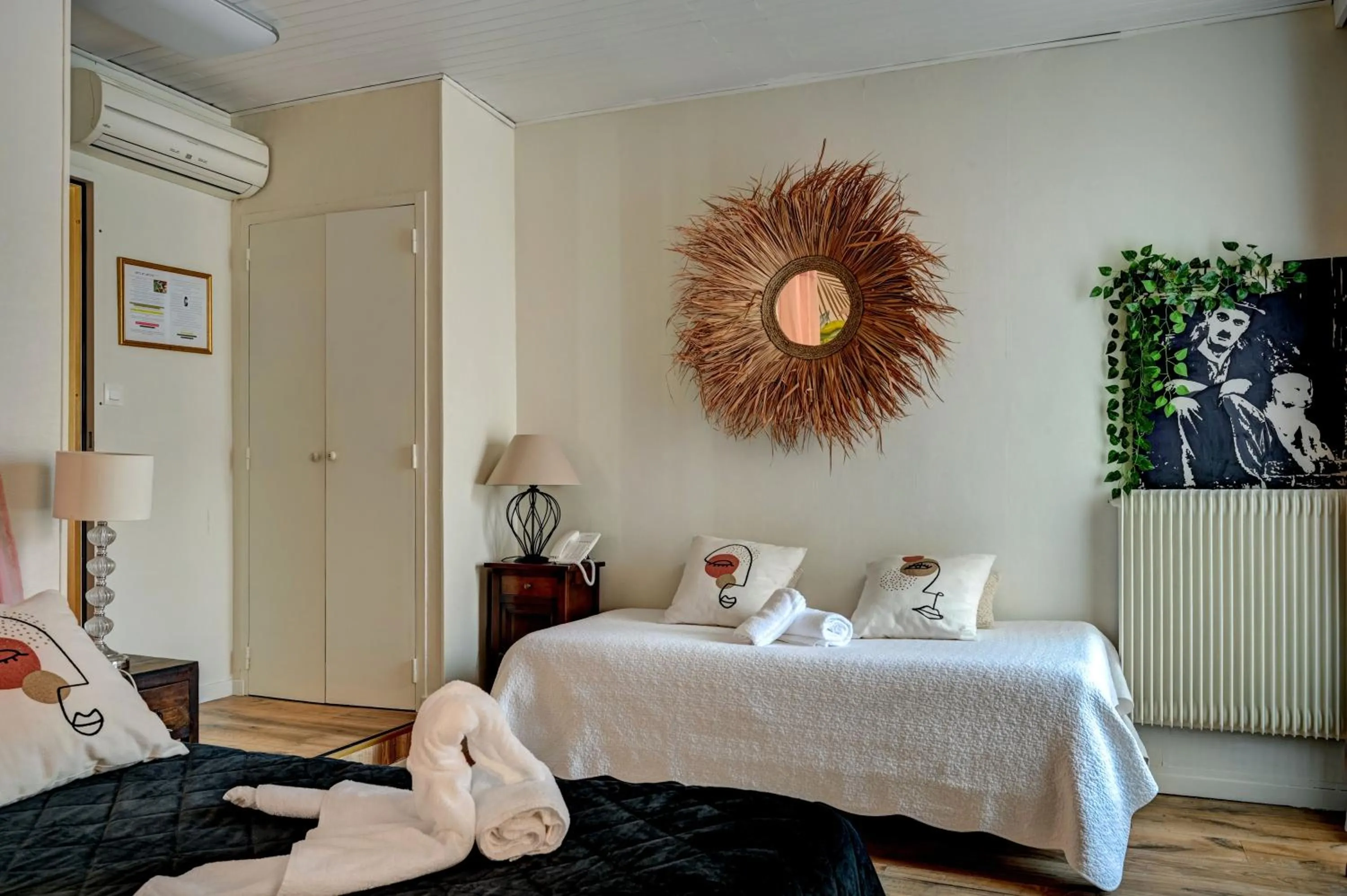 Bed in Hotel Des Artistes