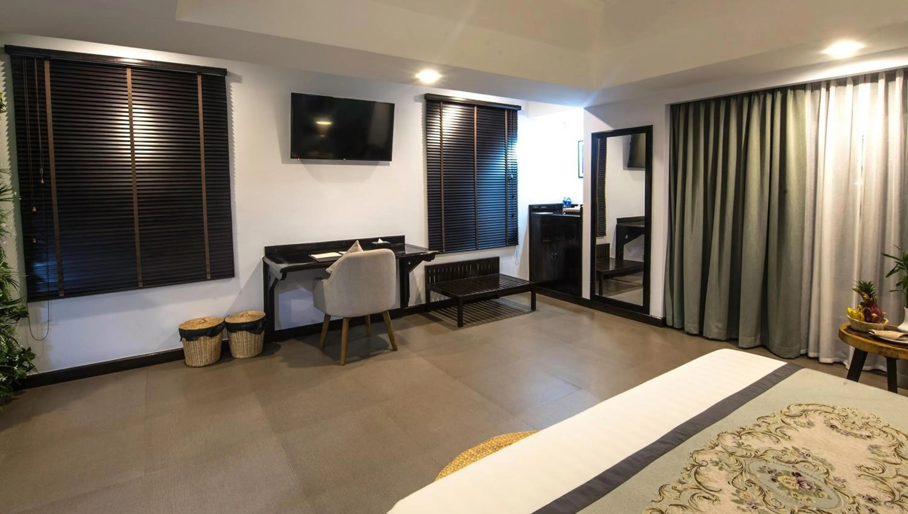 Communal lounge/ TV room, Bed in Sokchea Angkor Hotel