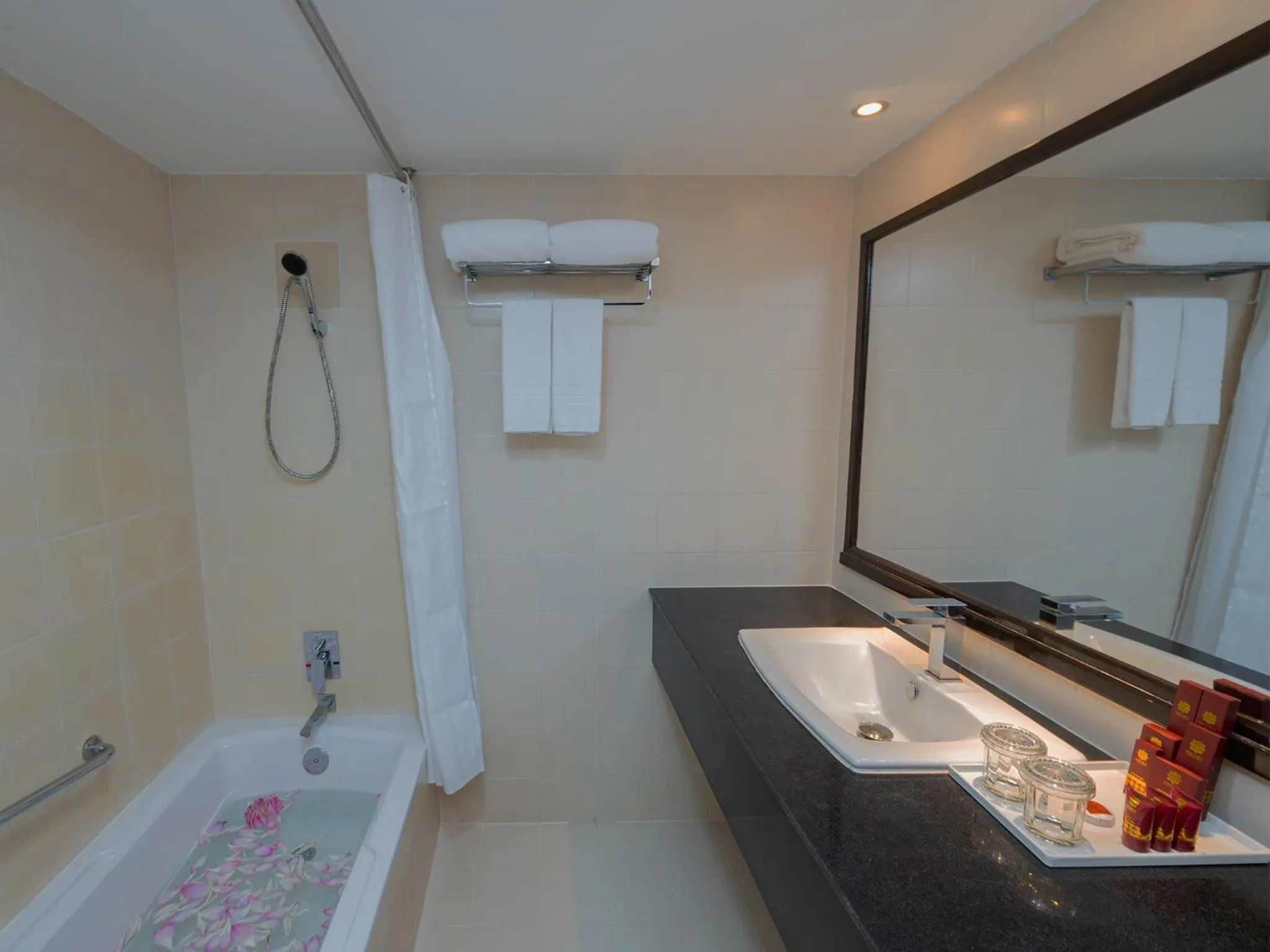 Bathroom in Sokchea Angkor Hotel