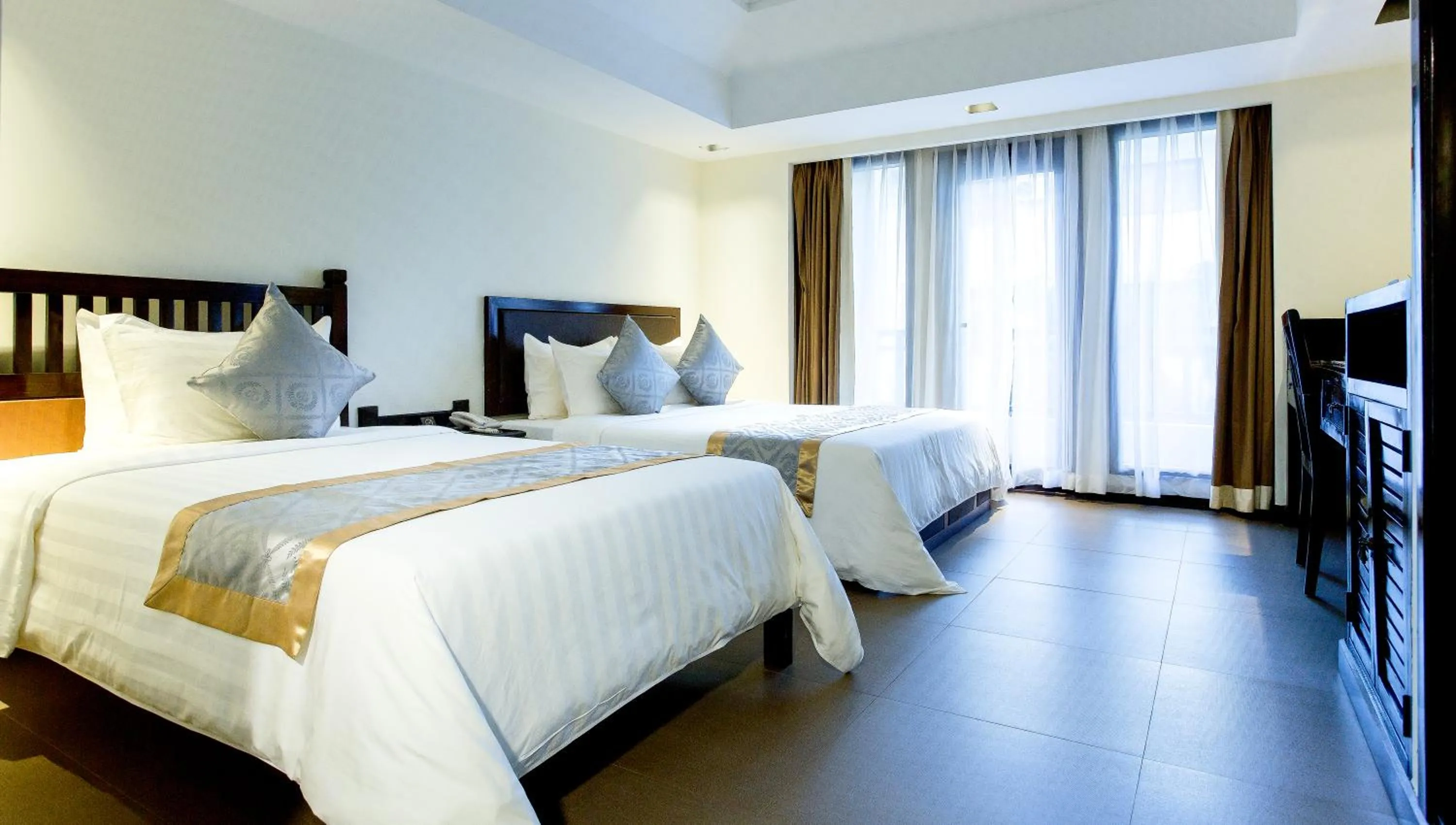 Bed in Sokchea Angkor Hotel