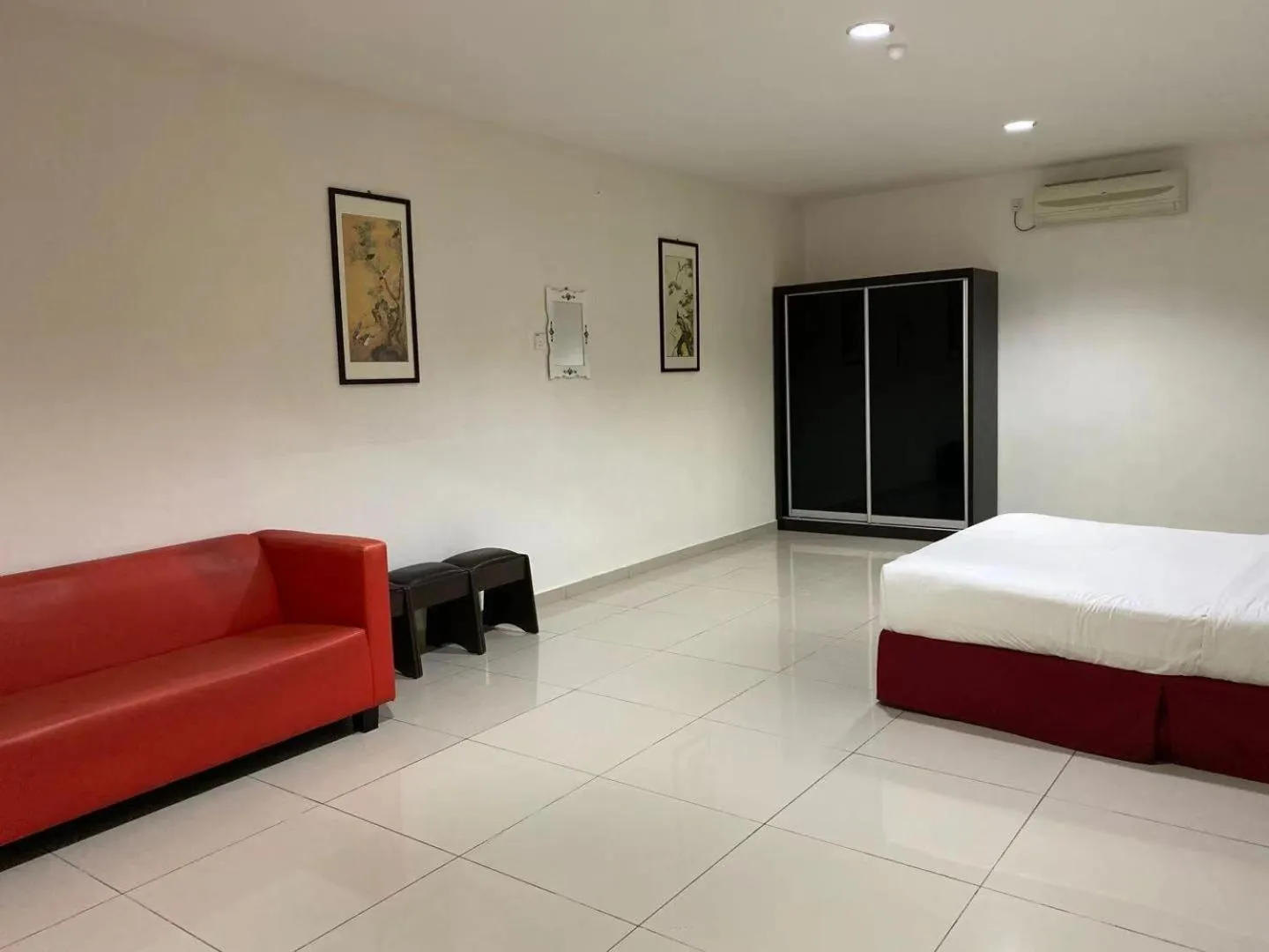 Bed in Swan Garden Hotel