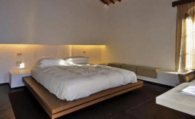 Bedroom, Bed in La Torre wine resort