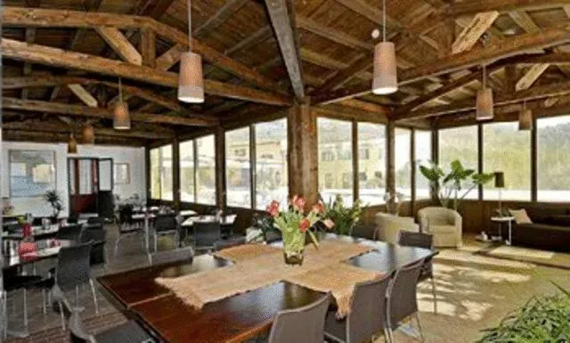 Lounge or bar in La Torre wine resort