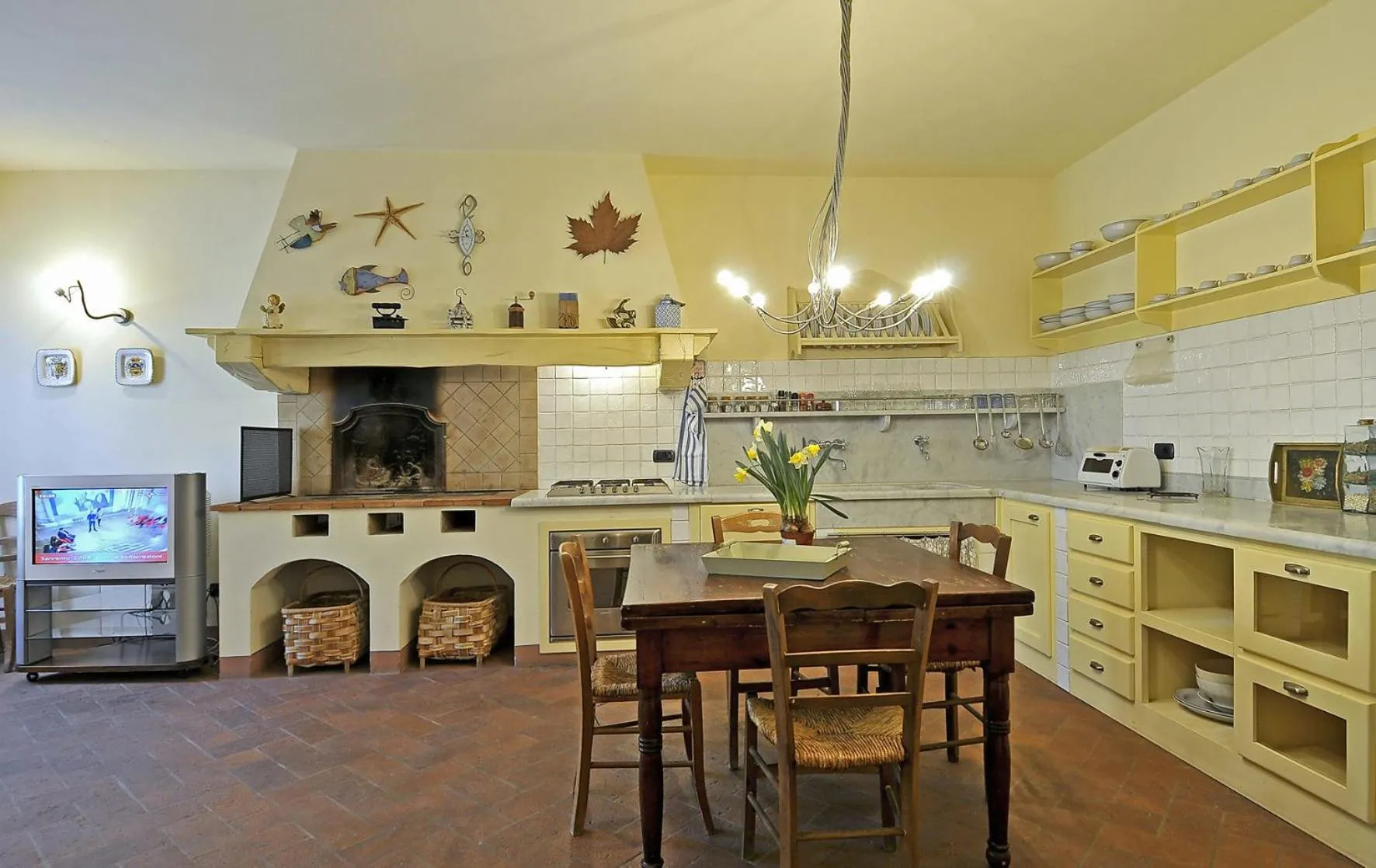 Kitchen or kitchenette in La Torre wine resort