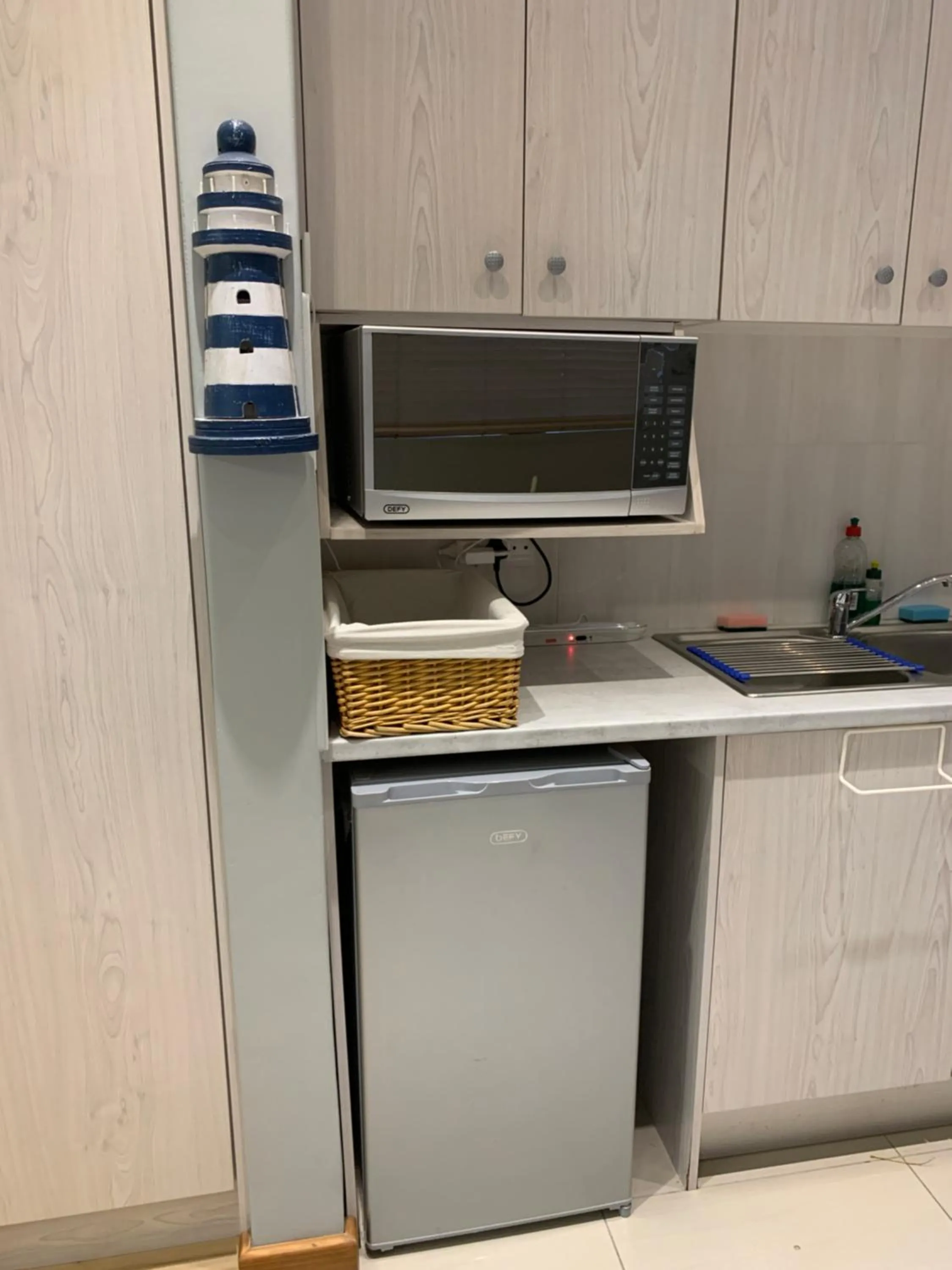 Kitchen or kitchenette in 32 on Pringle