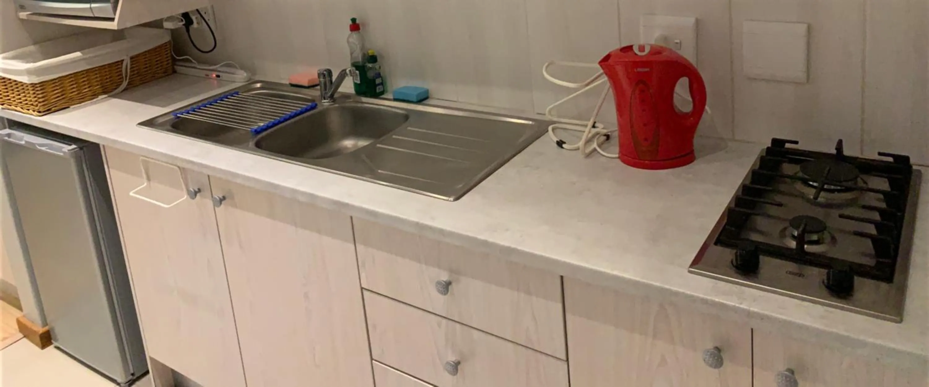 Coffee/tea facilities in 32 on Pringle
