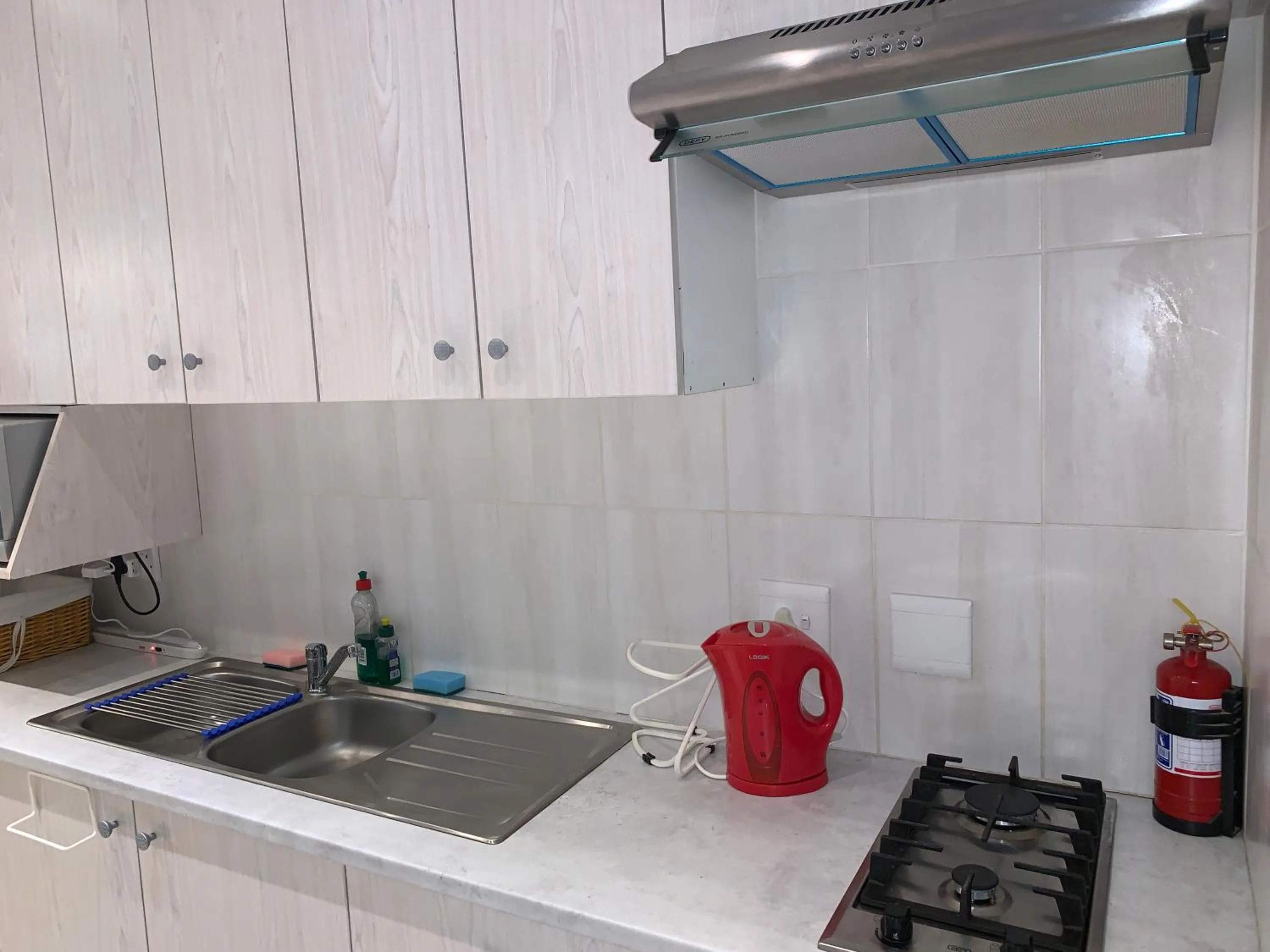 Kitchen or kitchenette in 32 on Pringle
