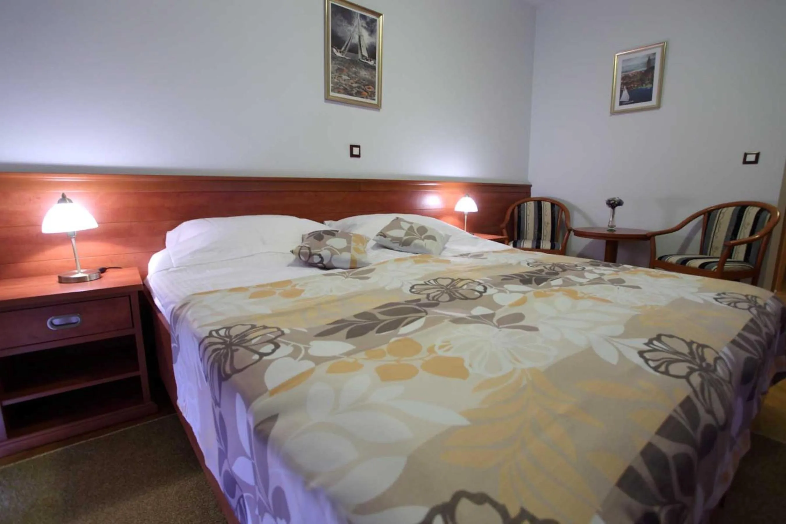 Bed in Dorijini Dvori