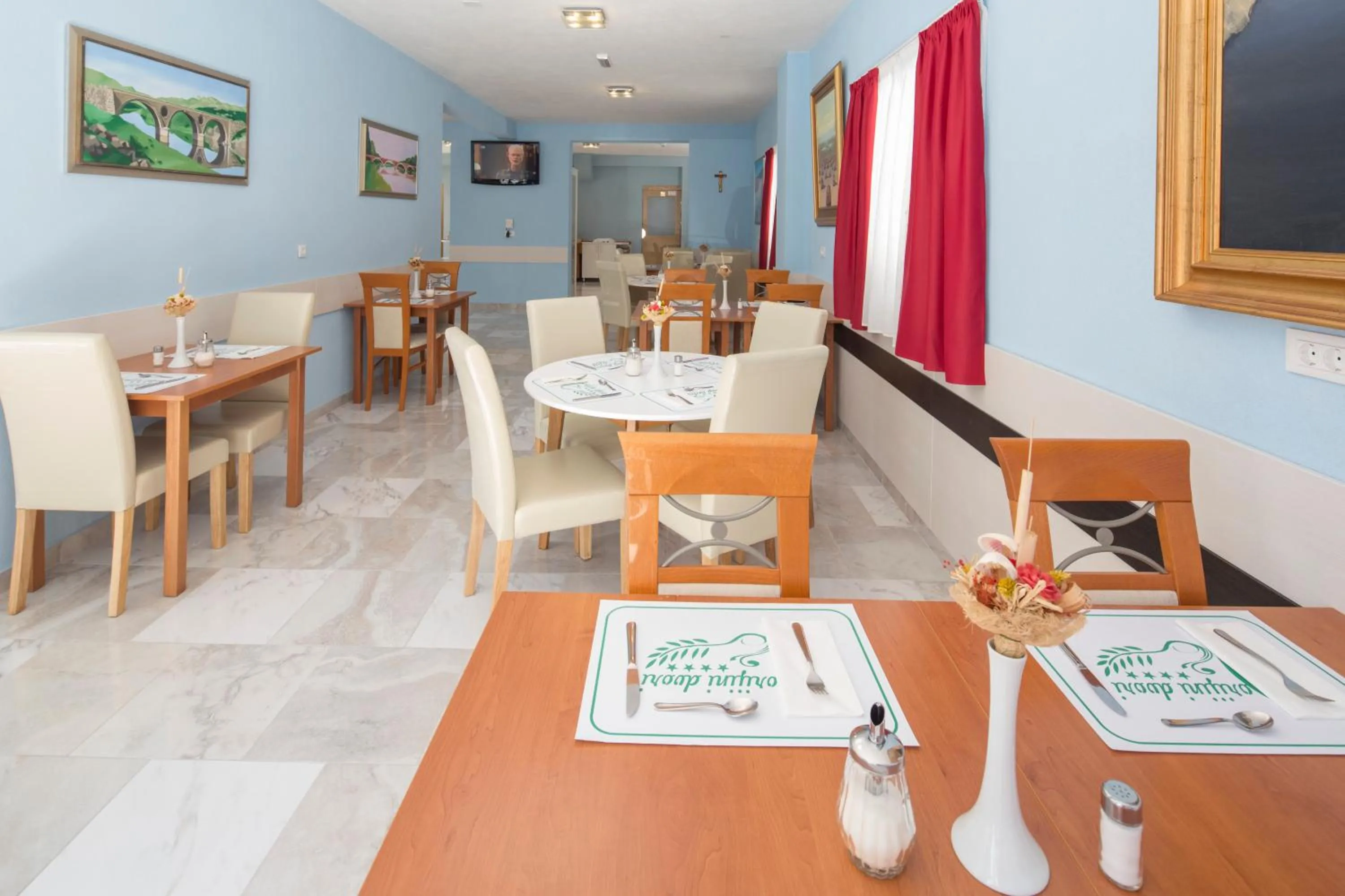 Restaurant/places to eat in Dorijini Dvori
