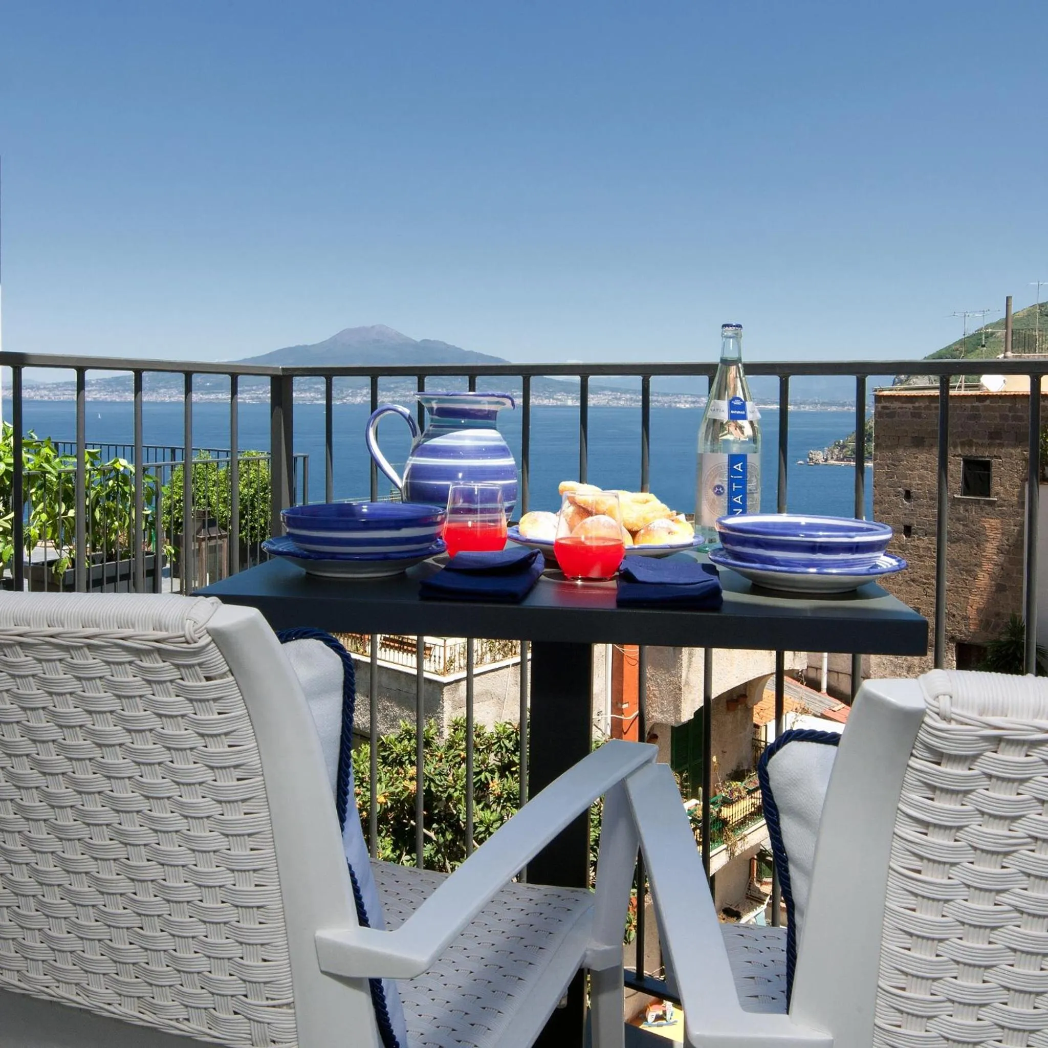 Day in Cubo Apartments