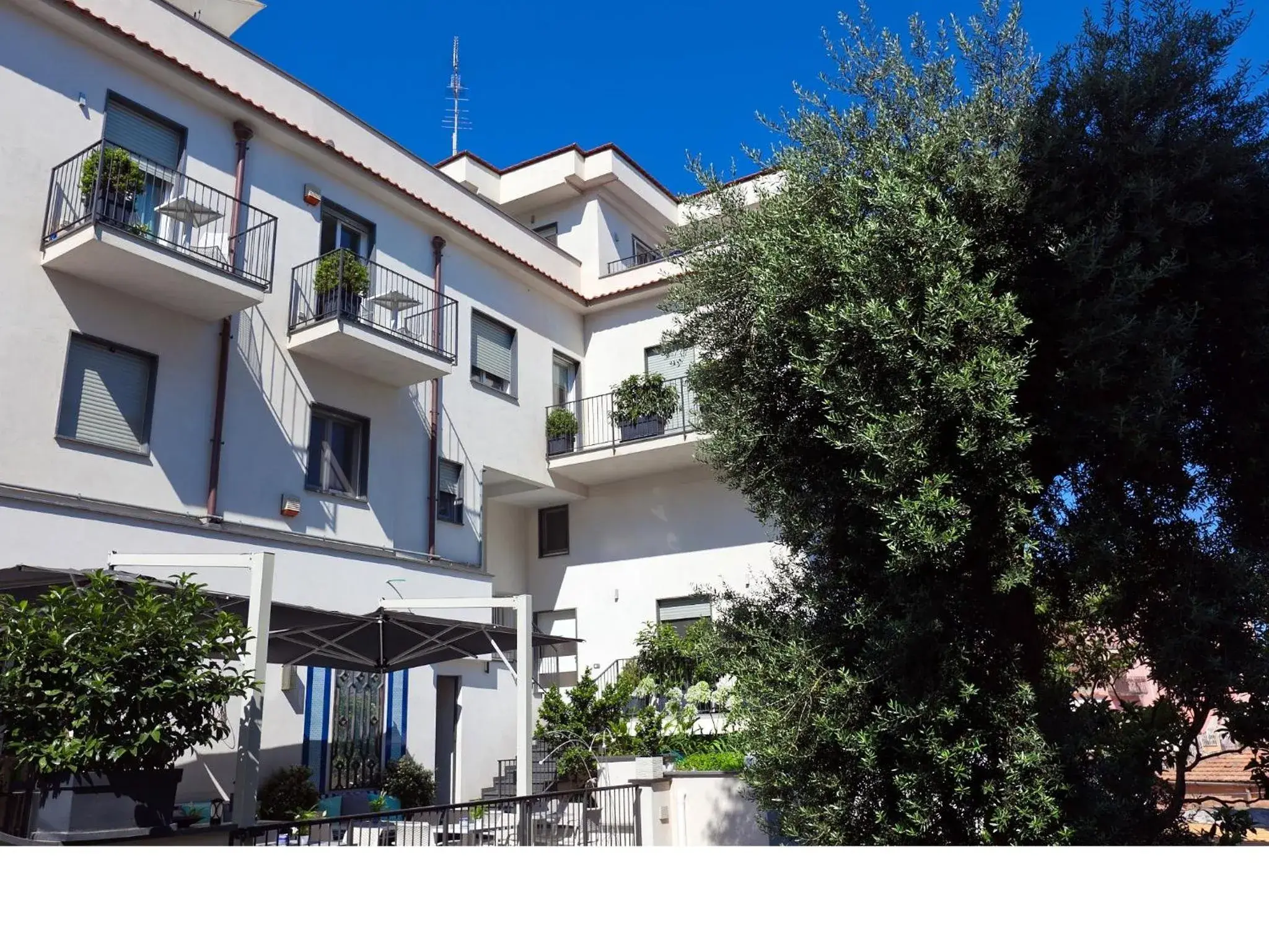 Facade/entrance in Cubo Apartments Facade/entrance in Cubo Apartments