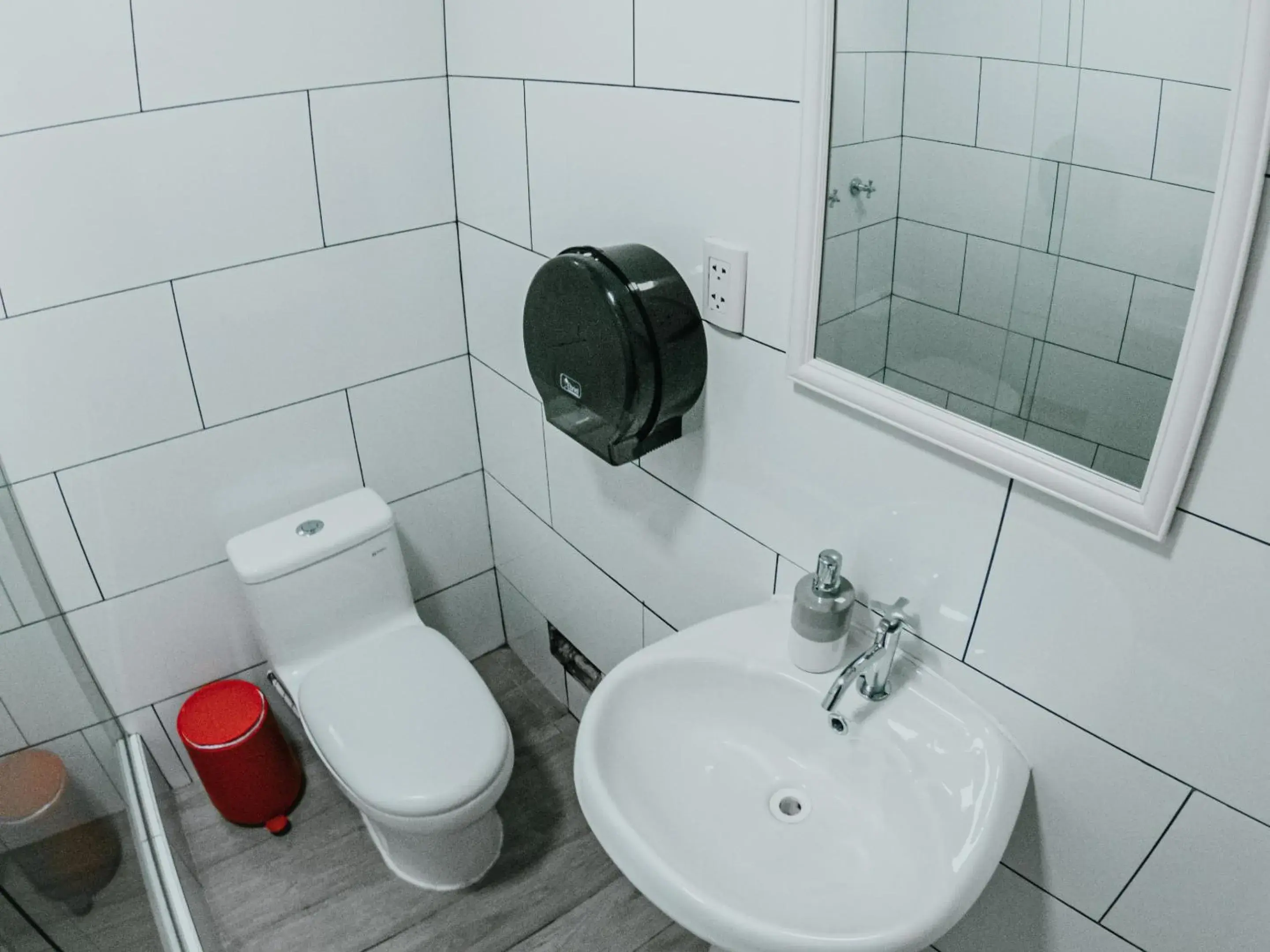 6-Bed Mixed Dormitory Room - single occupancy in Alpes Lima Kennedy Hostel 6-Bed Mixed Dormitory Room - single occupancy in Alpes Lima Kennedy Hostel