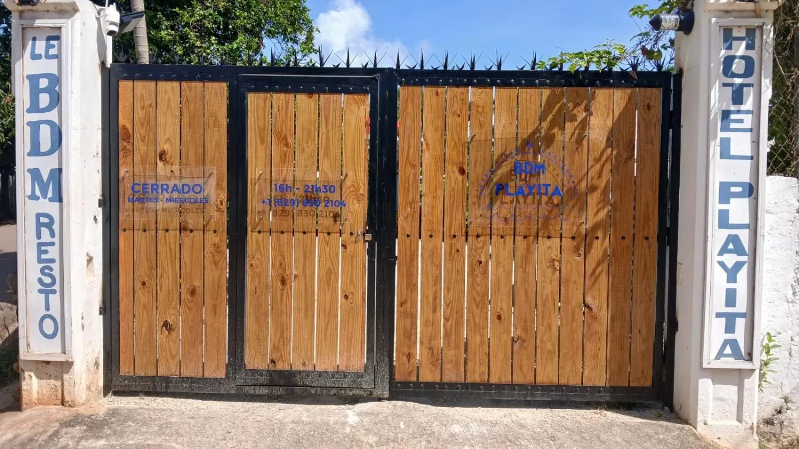 Facade/entrance in Le BDM PLAYITA