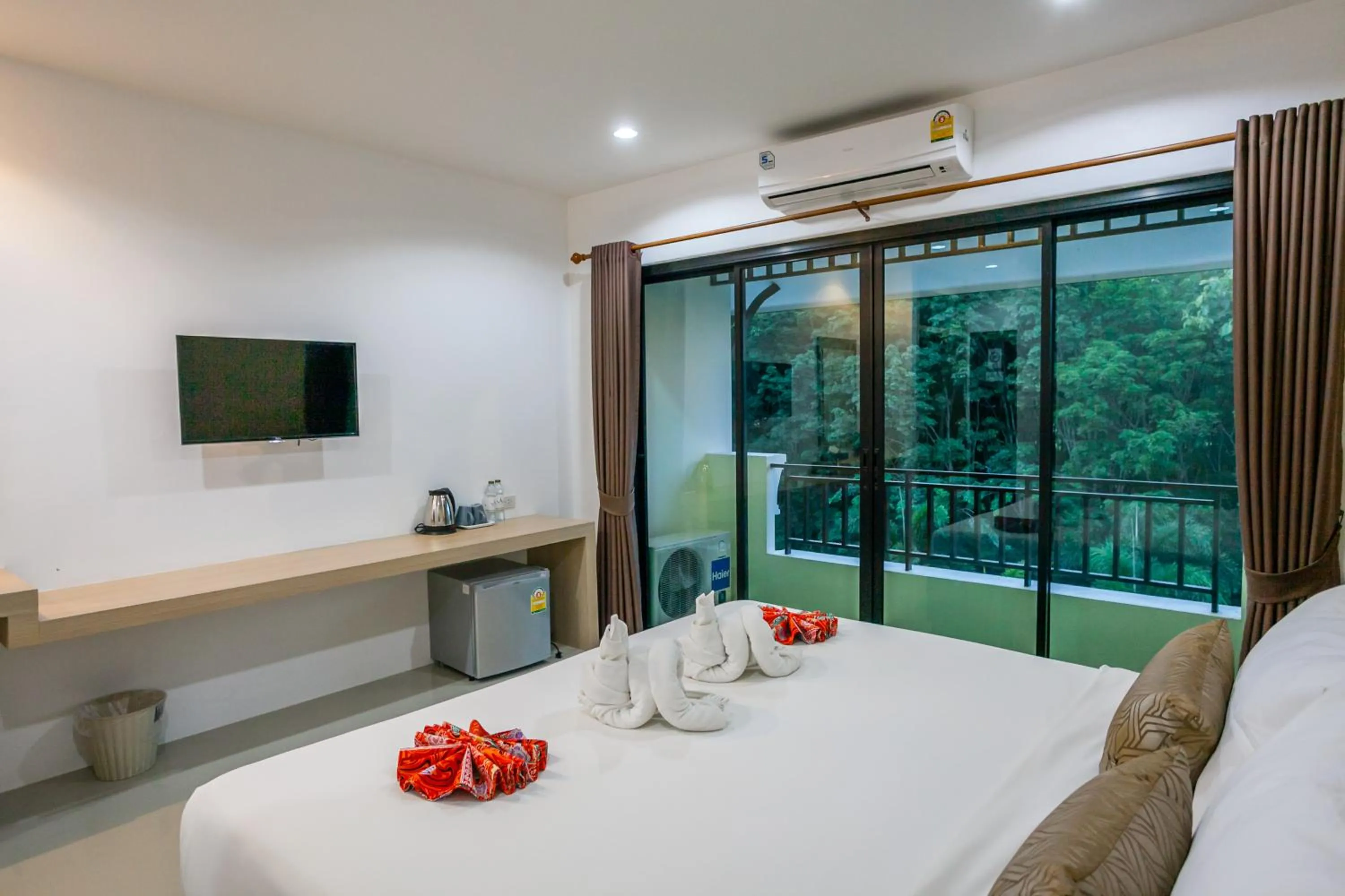 Photo of the whole room, Bed in Wanarom Residence Hotel