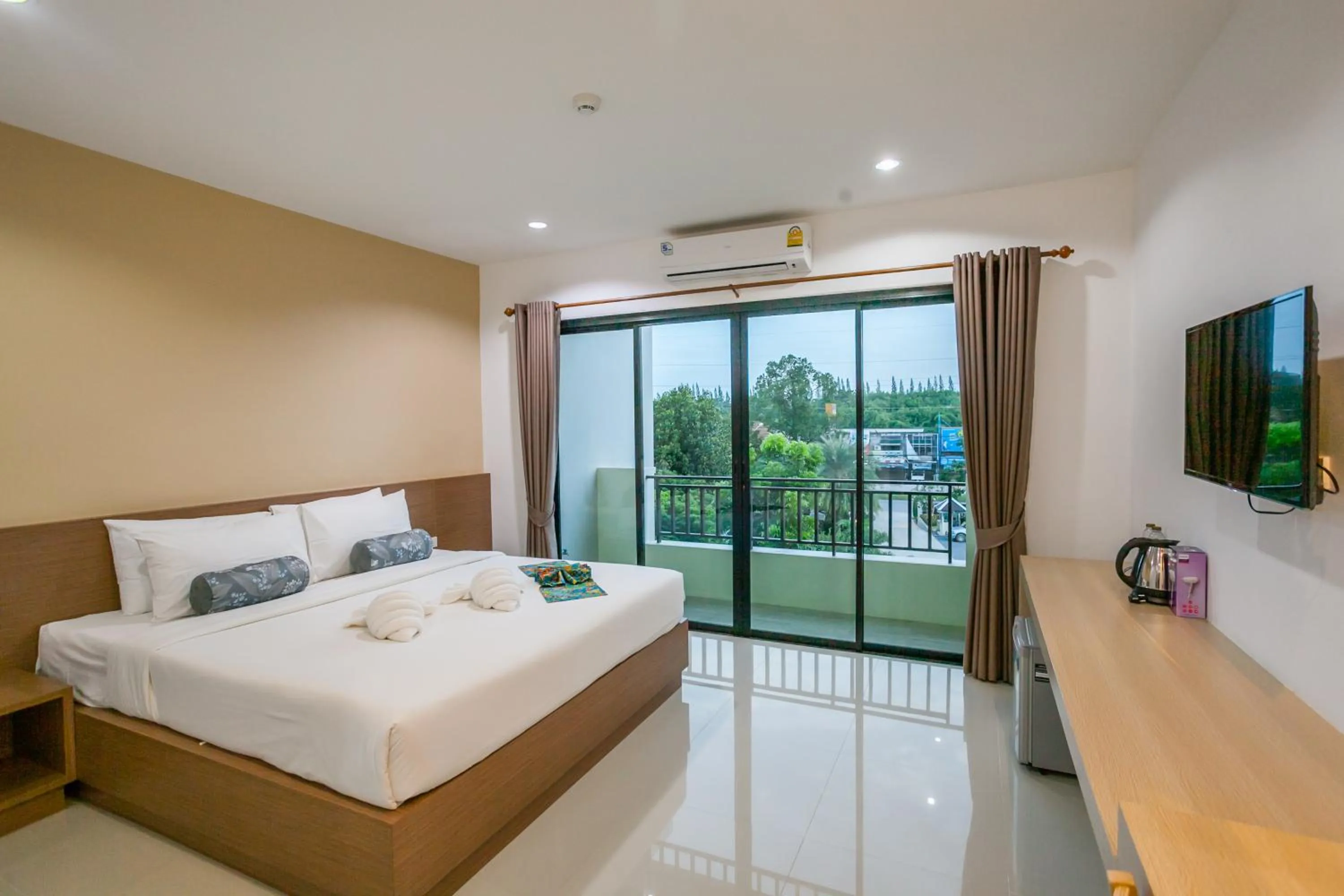 Photo of the whole room, Bed in Wanarom Residence Hotel