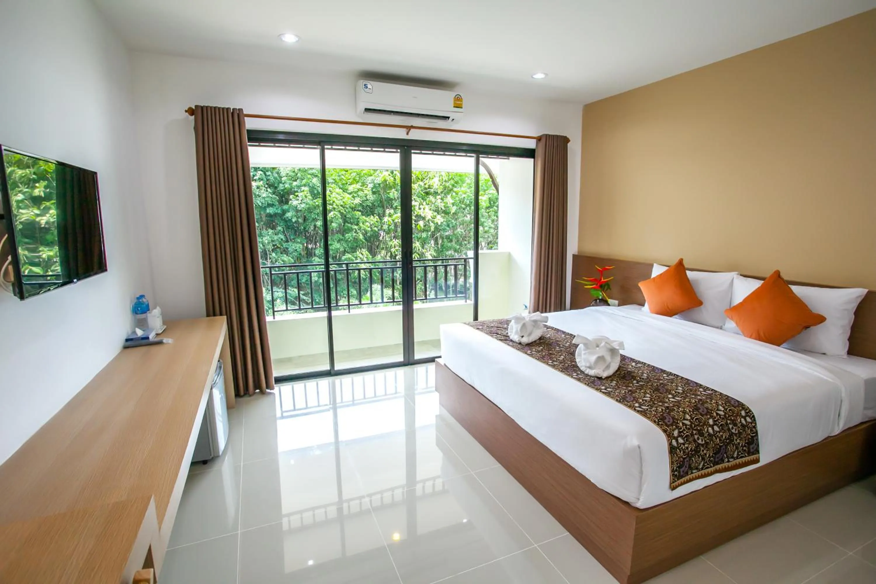 Photo of the whole room, Bed in Wanarom Residence Hotel